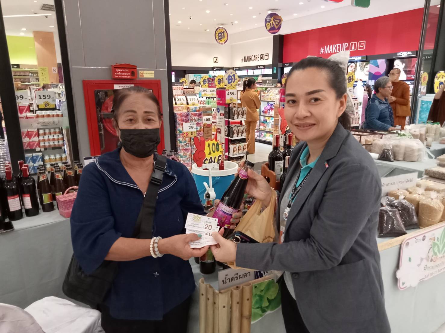 พช. สกลนคร : จัดงาน “มหกรรม อาหารปลอดภัย ไทสกล” ประชาชนชาวสกลนคร ร่วมจับจ่ายใช้สอย อาหารปลอดภัย เครื่องดื่ม สินค้า OTOP ที่ ศูนย์การค้าโรบินสันไลฟ์สไตล์ สาขาสกลนคร