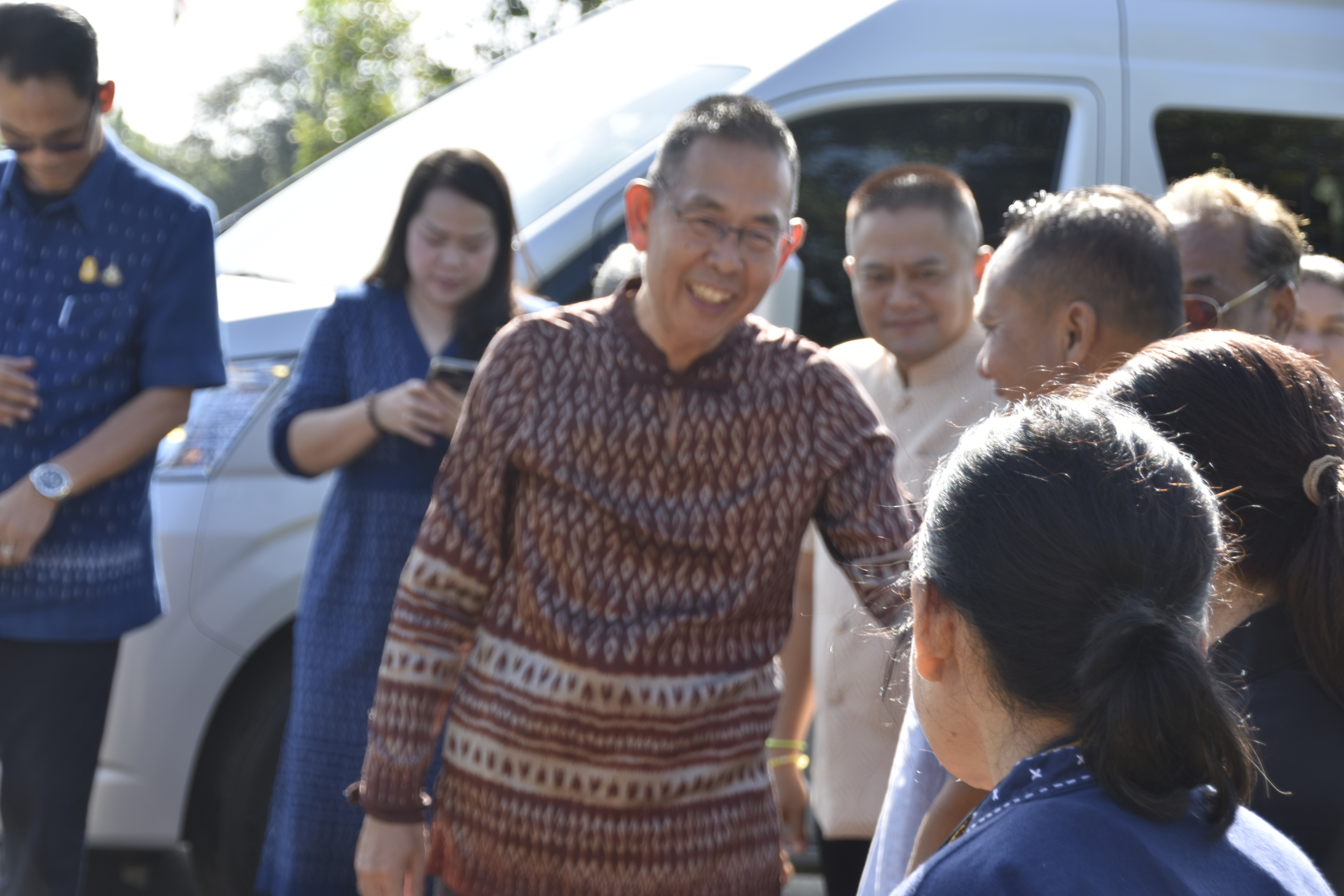 อธิบดี พช. ลงพื้นที่จังหวัดสกลนคร เยี่ยมกำลังใจครอบครัวแรงงานไทยที่ได้รับผลกระทบจากเหตุความไม่สงบของประเทศอิสราเอล พร้อมเยี่ยม “วิชชาลัยดอนกอย วิถีแห่งการพัฒนาที่ยั่งยืน” และกลุ่มทอย้อมครามบ้านคำประมง เน้นย้ำ ทุกหน่วยเชื่อมโยงการทำงาน เพื่อบำบัดทุกข์ บำรุงสุขให้แก่ประชาชน