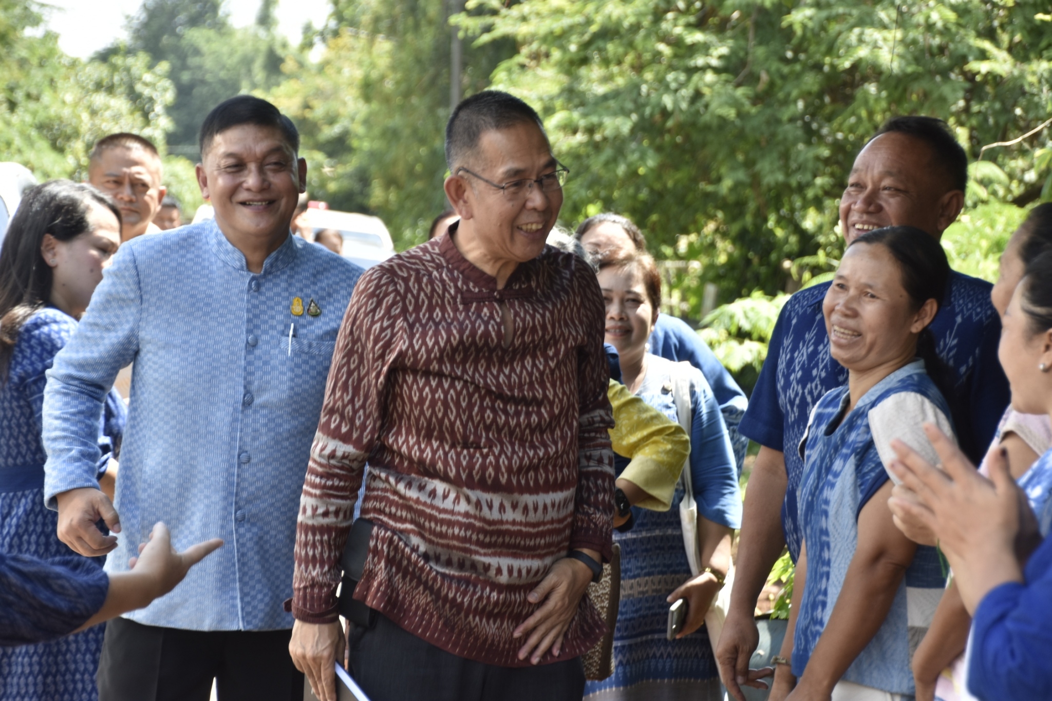 อธิบดี พช. ลงพื้นที่จังหวัดสกลนคร เยี่ยมกำลังใจครอบครัวแรงงานไทยที่ได้รับผลกระทบจากเหตุความไม่สงบของประเทศอิสราเอล พร้อมเยี่ยม “วิชชาลัยดอนกอย วิถีแห่งการพัฒนาที่ยั่งยืน” และกลุ่มทอย้อมครามบ้านคำประมง เน้นย้ำ ทุกหน่วยเชื่อมโยงการทำงาน เพื่อบำบัดทุกข์ บำรุงสุขให้แก่ประชาชน