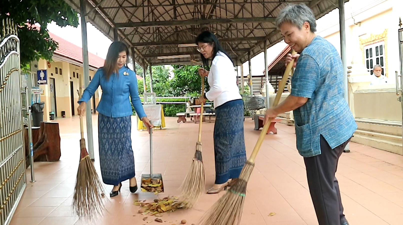 พช.สกลนคร : จัดกิจกรรมเนื่องในโอกาสวันคล้ายวันก่อตั้งกรมการพัฒนาชุมชน ครบรอบ 61 ปี “ศรัทธาที่เดินได้”