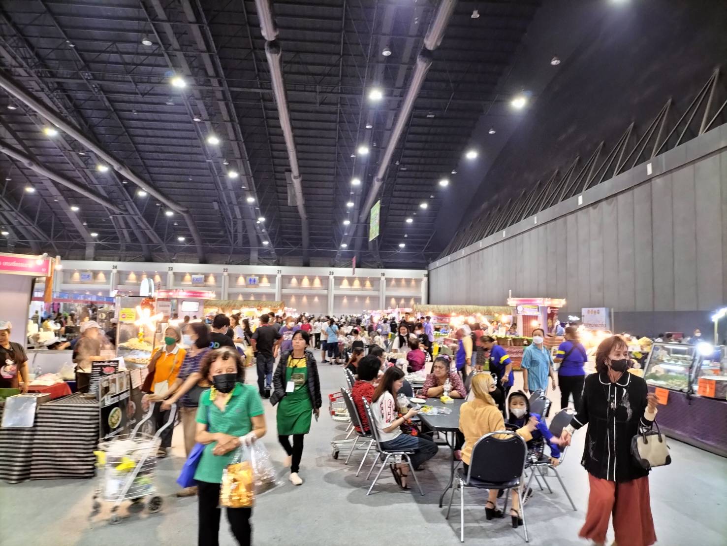 มท.1 เยี่ยมชม งาน OTOP Midyear 2023 และให้กำลังใจผู้ประกอบการ OTOP เชิญชวนประชาชน ซื้อของไทย ใช้ของไทย