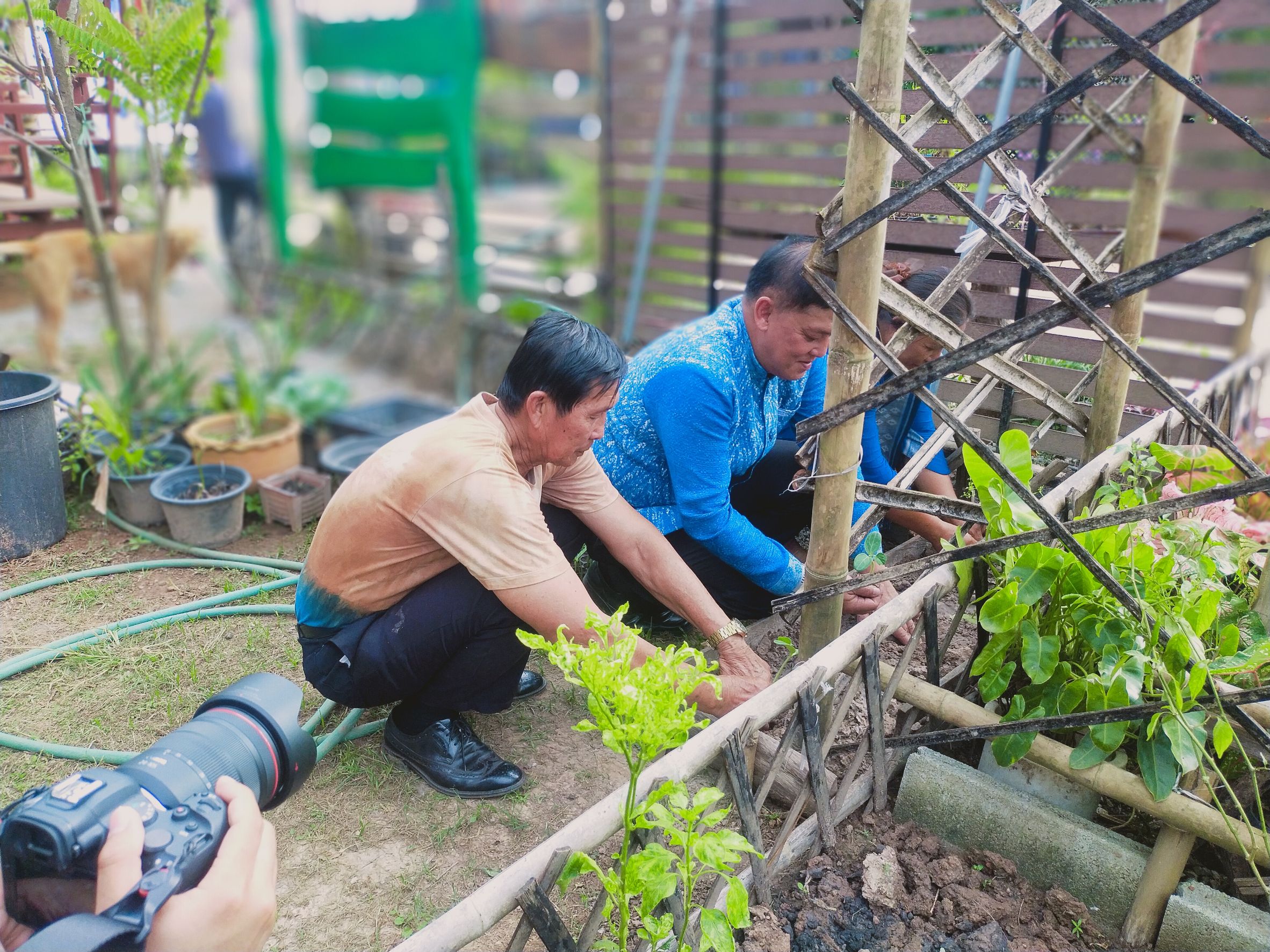 กรมการพัฒนาชุมชน ลงพื้นที่ถ่ายทำวิดีทัศน์ความสำเร็จหมู่บ้านต้นแบบการน้อมนำแนวพระราชดำริไปประยุกต์ใช้ตามโครงการ ๙;๑๐ ปฏิบัติบูชา “สืบสาน รักษา ต่อยอด” เพื่อพัฒนาชุมชน ประจำปี 2566 จังหวัดสกลนคร