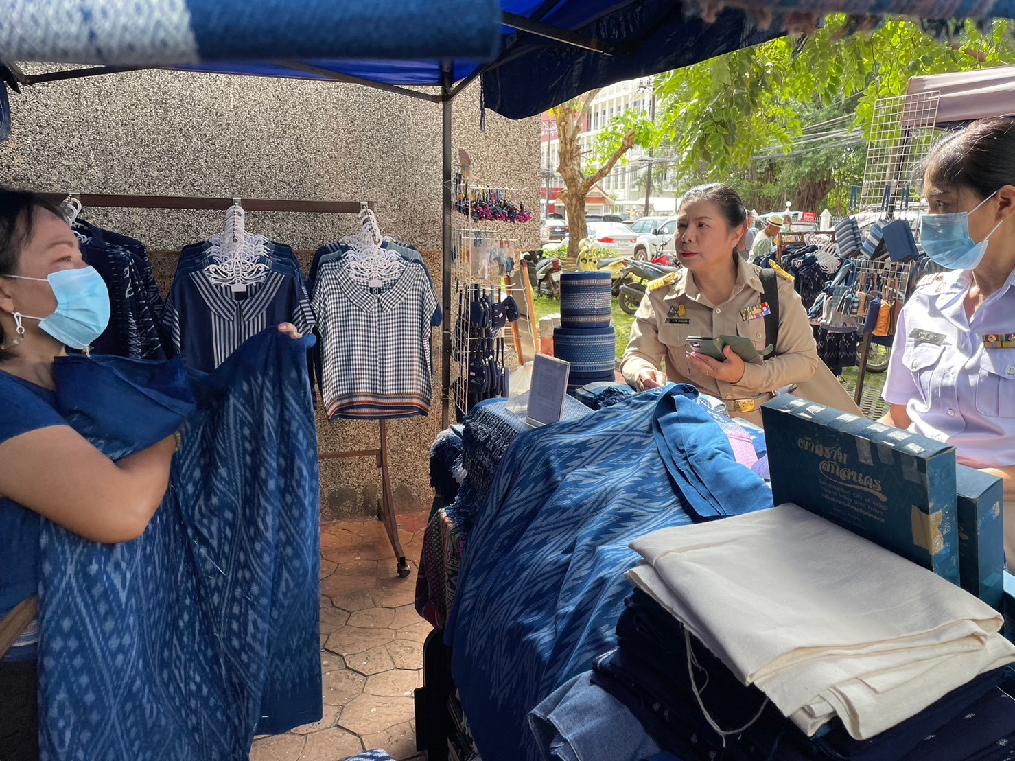📢 พช. สกลนคร : จัดตลาดนัดสินค้า OTOP อาหารปลอดภัย สินค้าดี สินค้าเด่นจังหวัดสกลนคร ส่งเสริมช่องทางการตลาดให้ผู้ประกอบการ OTOP 📢