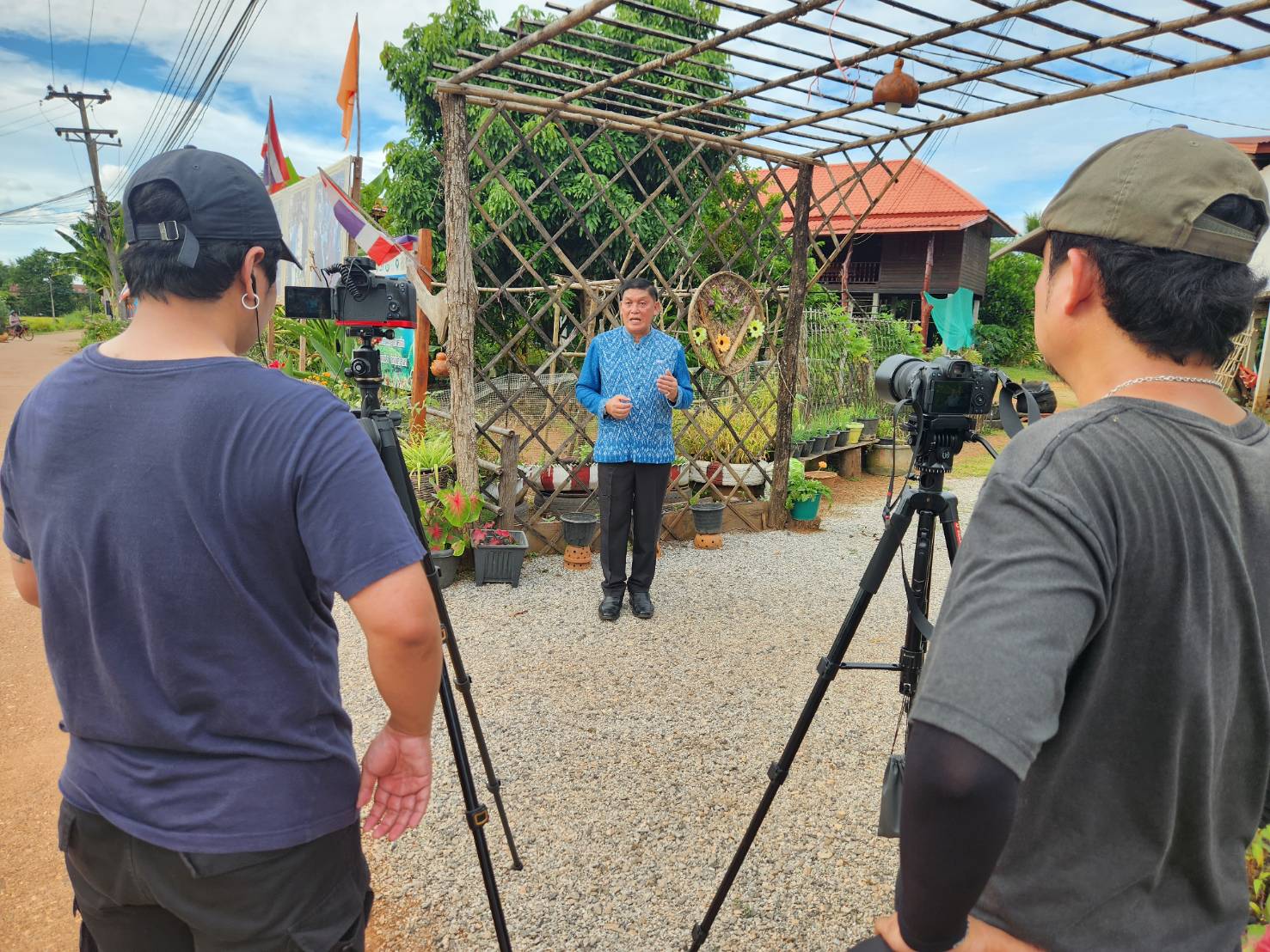 กรมการพัฒนาชุมชน ลงพื้นที่ถ่ายทำวิดีทัศน์ความสำเร็จหมู่บ้านต้นแบบการน้อมนำแนวพระราชดำริไปประยุกต์ใช้ตามโครงการ ๙;๑๐ ปฏิบัติบูชา “สืบสาน รักษา ต่อยอด” เพื่อพัฒนาชุมชน ประจำปี 2566 จังหวัดสกลนคร