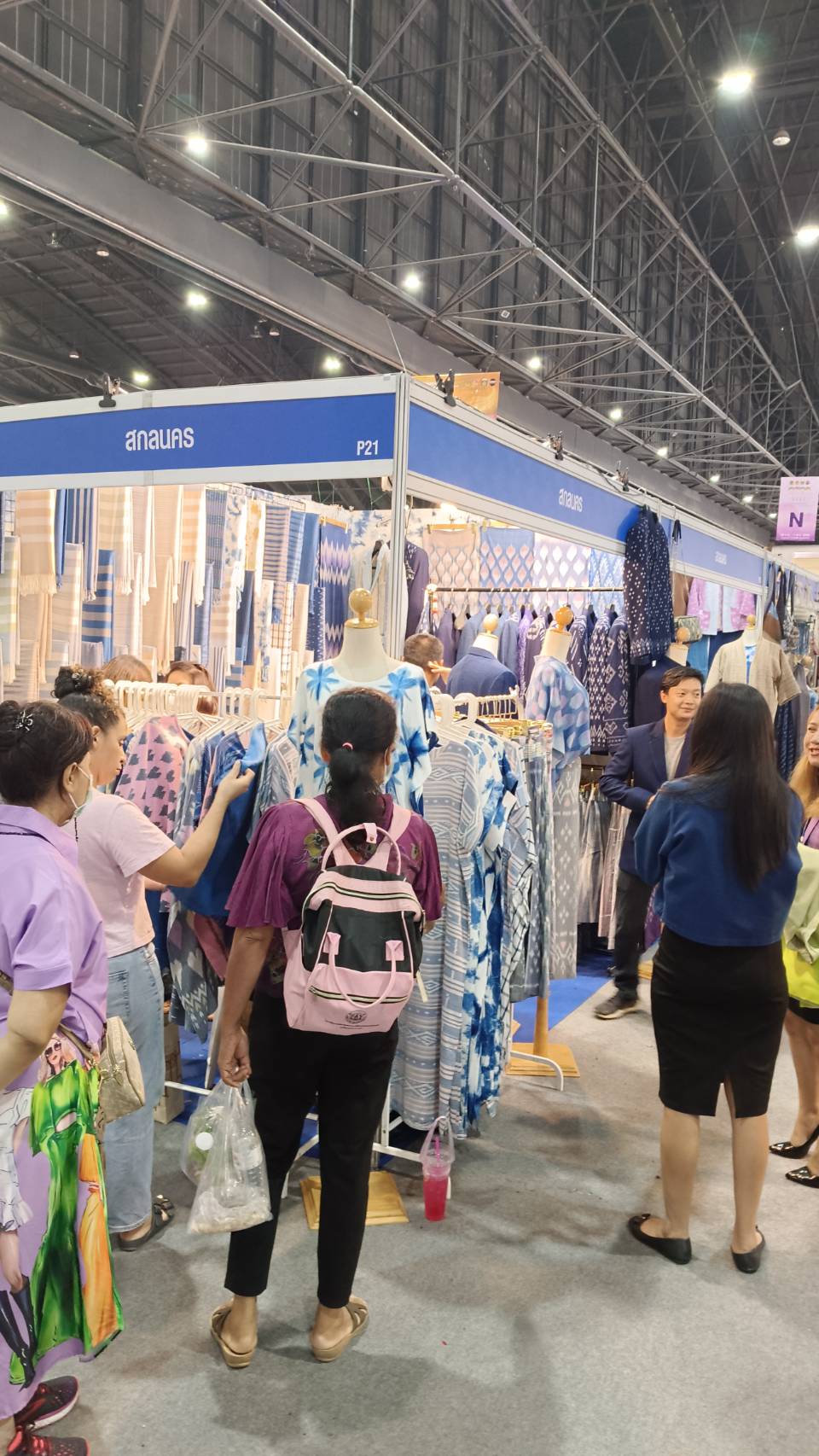 มท.1 เยี่ยมชม งาน OTOP Midyear 2023 และให้กำลังใจผู้ประกอบการ OTOP เชิญชวนประชาชน ซื้อของไทย ใช้ของไทย