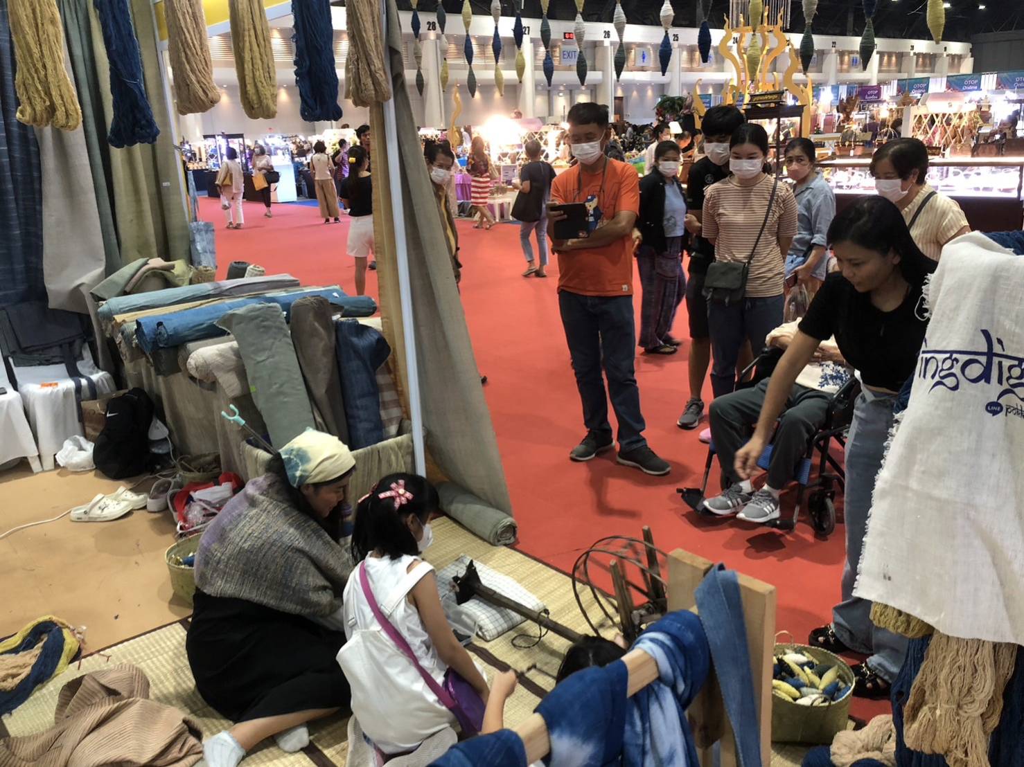 พช. สกลนคร : นำผู้ผลิต ผู้ประกอบการ เข้าร่วมจำหน่ายสินค้าในงาน OTOP Midyear 2023 “ที่สุดแห่งภูมิปัญญา รังสรรค์จากการพัฒนา เพิ่มมูลค่าเศรษฐกิจไทย”