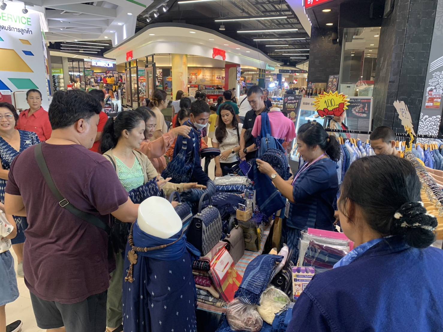 โครงการส่งเสริมช่องทางการตลาดผู้ผลิตผู้ประกอบการ OTOP และผู้ประกอบการอาหารปลอดภัย ให้มีรายได้เพิ่มขึ้นอย่างยั่งยืน 6-8 ตุลาคม 2566 ที่ ศูนย์การค้าโรบินสัน​ไลฟ์ส​ไตล์ สาขาสกลนคร