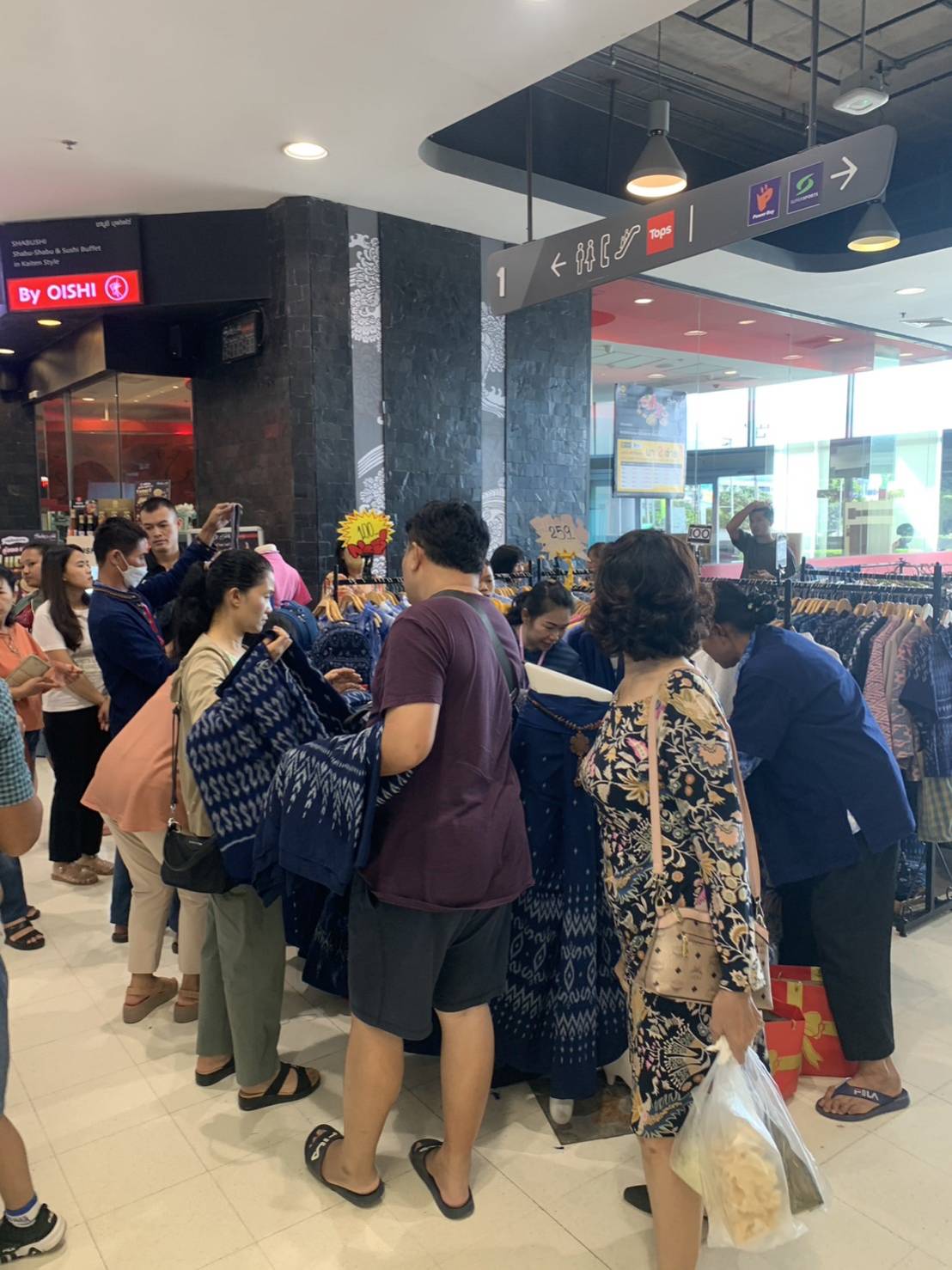 โครงการส่งเสริมช่องทางการตลาดผู้ผลิตผู้ประกอบการ OTOP และผู้ประกอบการอาหารปลอดภัย ให้มีรายได้เพิ่มขึ้นอย่างยั่งยืน 6-8 ตุลาคม 2566 ที่ ศูนย์การค้าโรบินสัน​ไลฟ์ส​ไตล์ สาขาสกลนคร
