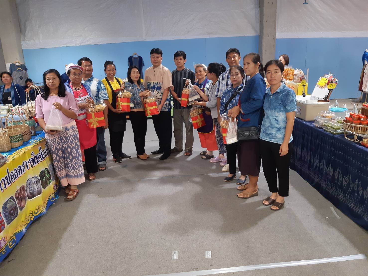 โครงการส่งเสริมช่องทางการตลาดผู้ผลิตผู้ประกอบการ OTOP และผู้ประกอบการอาหารปลอดภัย ให้มีรายได้เพิ่มขึ้นอย่างยั่งยืน 6-8 ตุลาคม 2566 ที่ ศูนย์การค้าโรบินสัน​ไลฟ์ส​ไตล์ สาขาสกลนคร