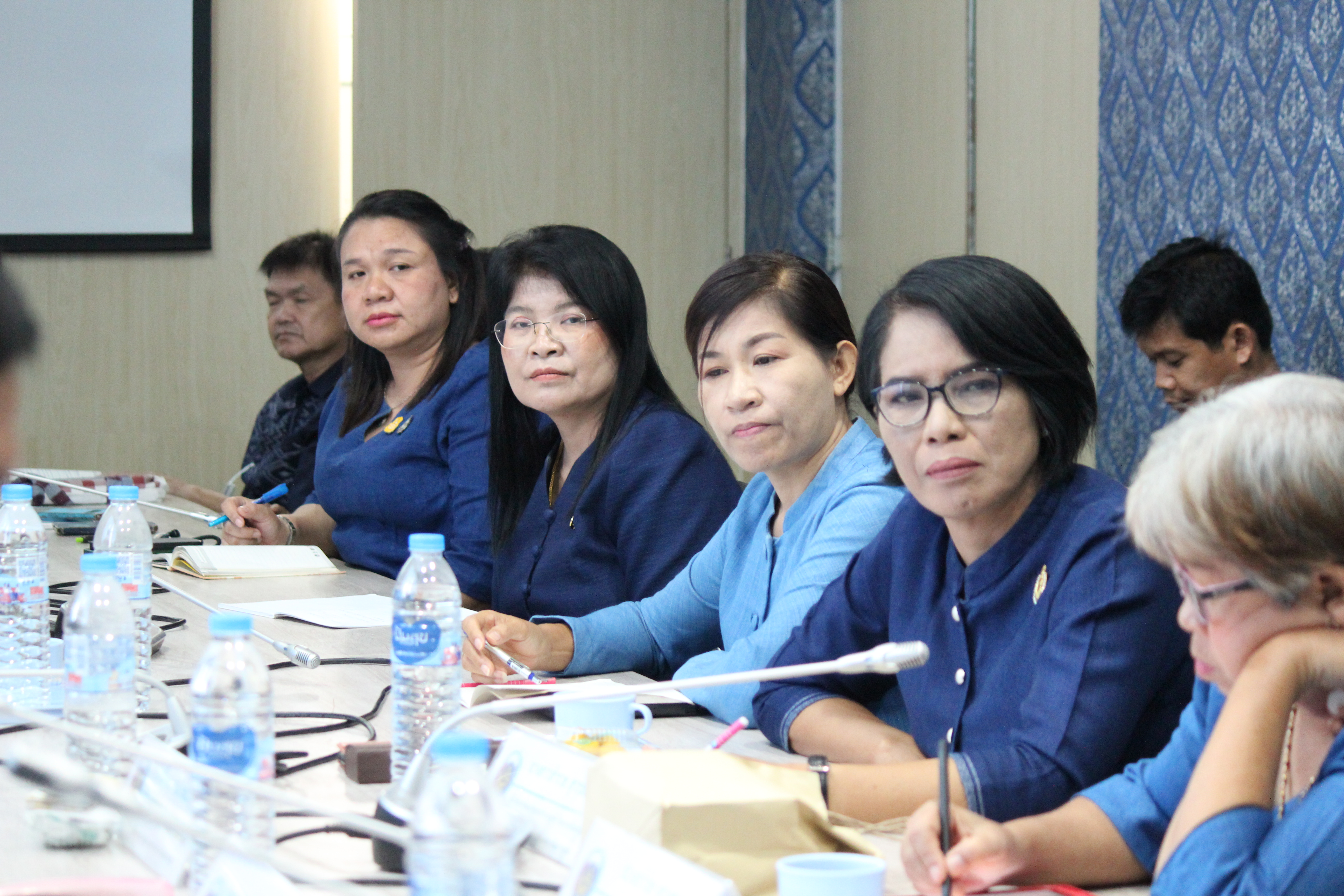 หัวหน้าผู้ตรวจราชการกรมการพัฒนาชุมชน ลงพื้นที่ตรวจติดตามผลปฏิบัติราชการ ในพื้นที่จังหวัดสกลนคร เน้นย้ำ การขับเคลื่อนการทำงานตามนโยบายสำคัญของกระทรวงมหาดไทย และกรมการพัฒนาชุมชน