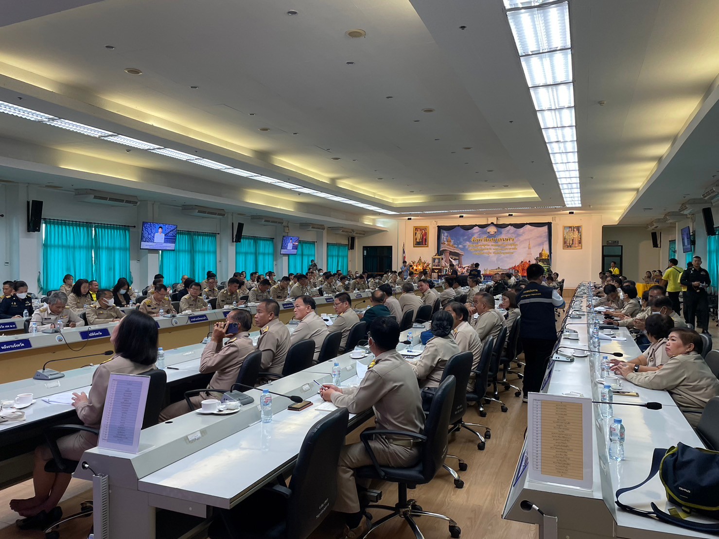 จังหวัดสกลนคร : ประชุมคณะกรมการจังหวัดและหัวหน้าส่วนราชการประจำจังหวัดสกลนคร