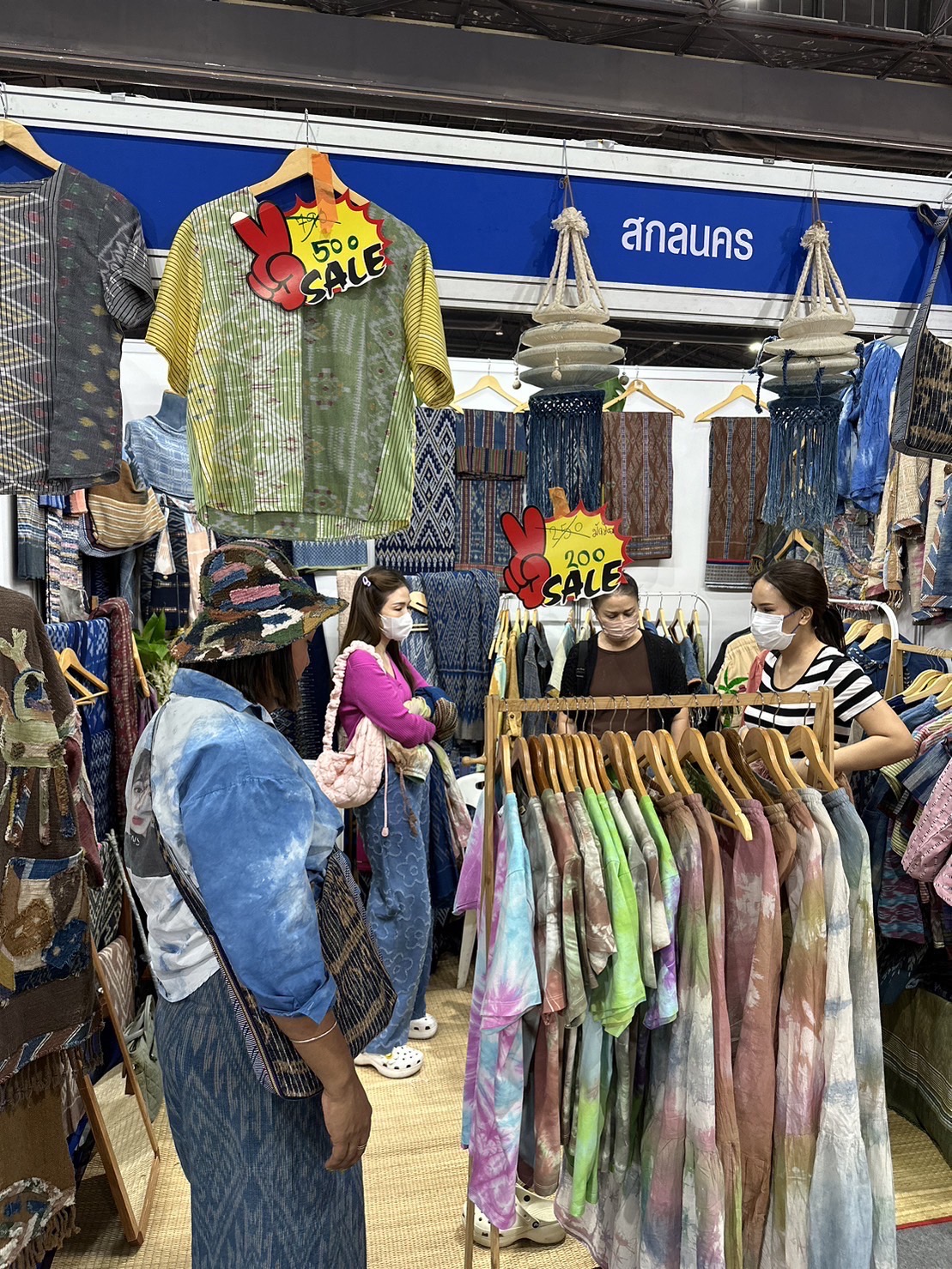 มท.1 เยี่ยมชม งาน OTOP Midyear 2023 และให้กำลังใจผู้ประกอบการ OTOP เชิญชวนประชาชน ซื้อของไทย ใช้ของไทย