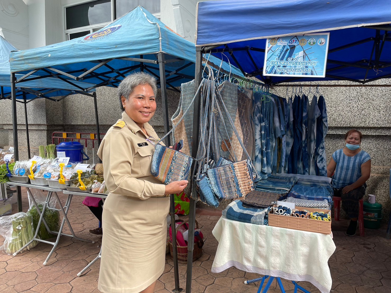 📢 พช. สกลนคร : จัดตลาดนัดสินค้า OTOP อาหารปลอดภัย สินค้าดี สินค้าเด่นจังหวัดสกลนคร ส่งเสริมช่องทางการตลาดให้ผู้ประกอบการ OTOP 📢