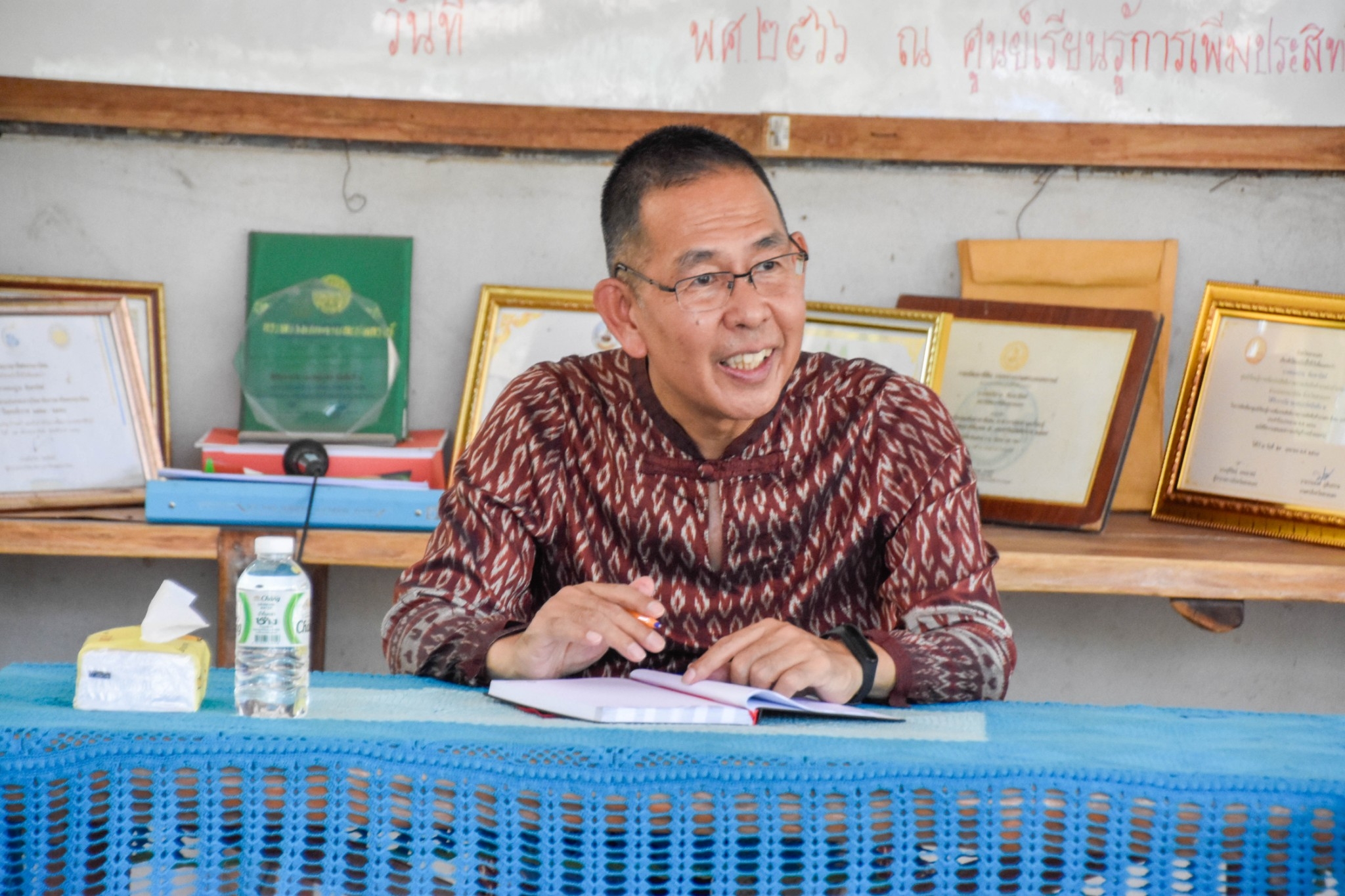 อธิบดี พช. ลงพื้นที่จังหวัดสกลนคร เยี่ยมกำลังใจครอบครัวแรงงานไทยที่ได้รับผลกระทบจากเหตุความไม่สงบของประเทศอิสราเอล พร้อมเยี่ยม “วิชชาลัยดอนกอย วิถีแห่งการพัฒนาที่ยั่งยืน” และกลุ่มทอย้อมครามบ้านคำประมง เน้นย้ำ ทุกหน่วยเชื่อมโยงการทำงาน เพื่อบำบัดทุกข์ บำรุงสุขให้แก่ประชาชน