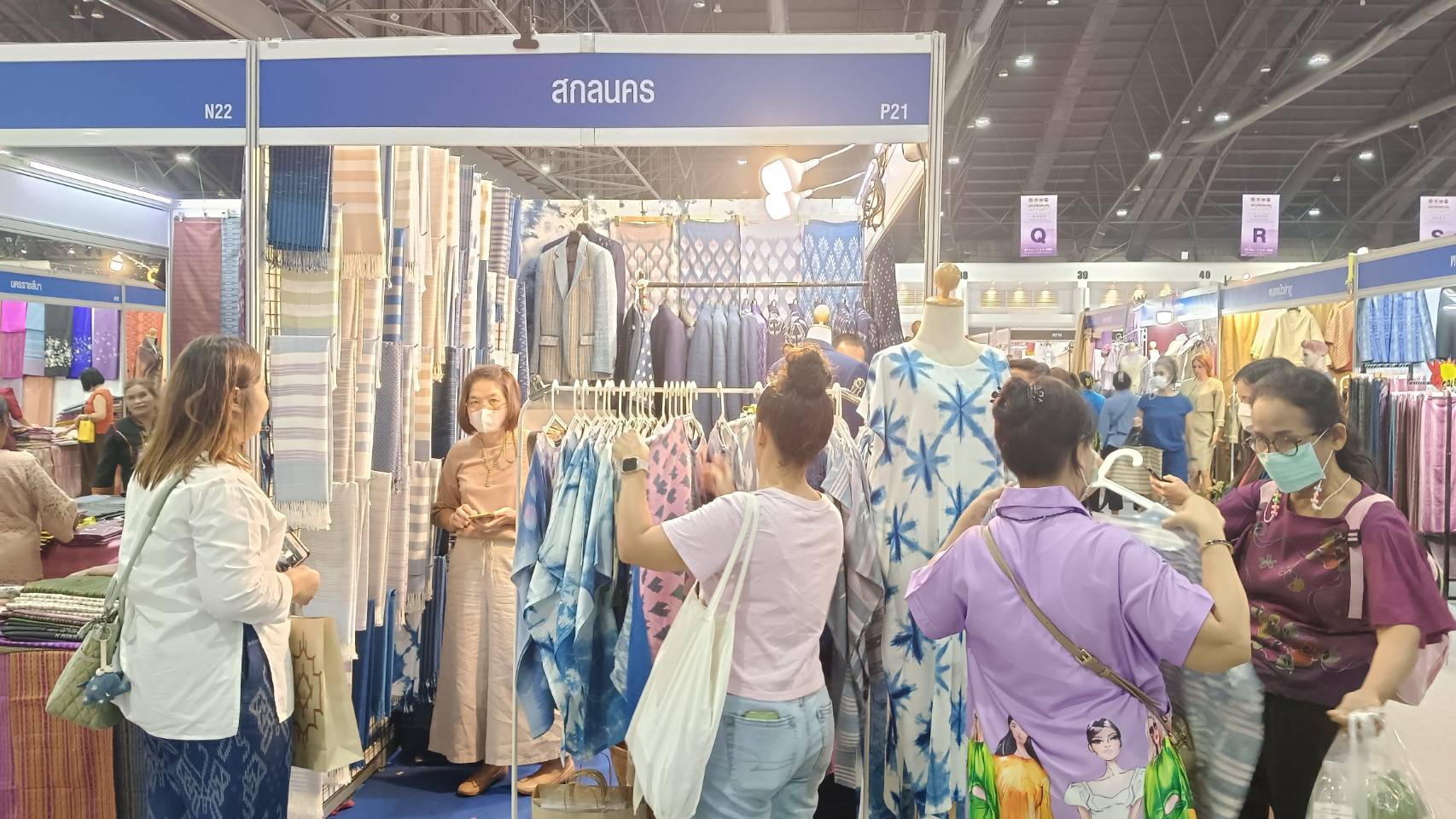 มท.1 เยี่ยมชม งาน OTOP Midyear 2023 และให้กำลังใจผู้ประกอบการ OTOP เชิญชวนประชาชน ซื้อของไทย ใช้ของไทย