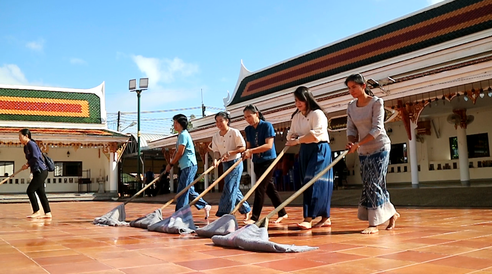 พช.สกลนคร : จัดกิจกรรมเนื่องในโอกาสวันคล้ายวันก่อตั้งกรมการพัฒนาชุมชน ครบรอบ 61 ปี “ศรัทธาที่เดินได้”