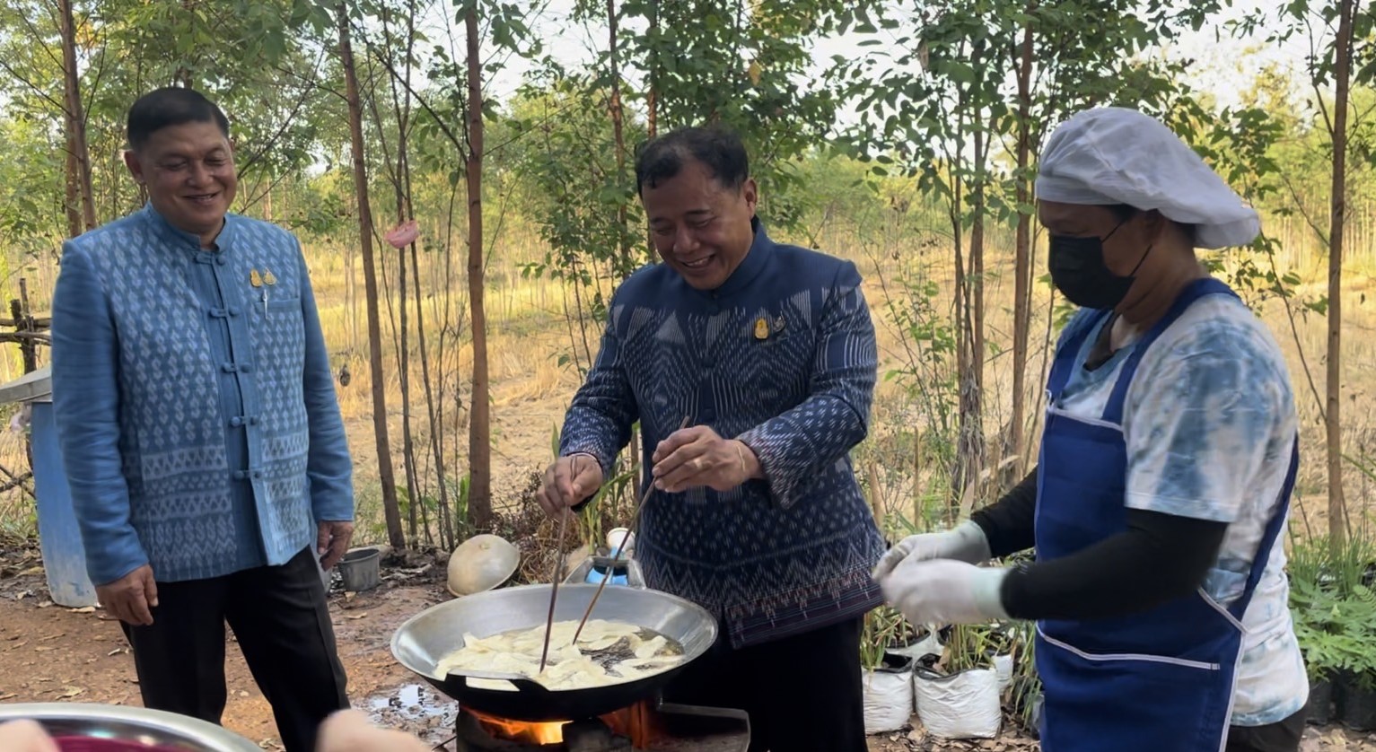 หัวหน้าผู้ตรวจราชการกรมการพัฒนาชุมชน ลงพื้นที่จังหวัดสกลนคร ตรวจติดตามผลปฏิบัติราชการ และการขับเคลื่อนการทำงานตามนโยบายสำคัญของกรมการพัฒนาชุมชน กระทรวงมหาดไทย