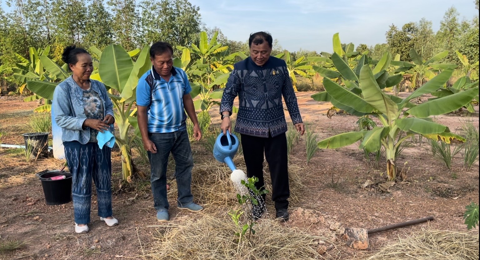 หัวหน้าผู้ตรวจราชการกรมการพัฒนาชุมชน ลงพื้นที่จังหวัดสกลนคร ตรวจติดตามผลปฏิบัติราชการ และการขับเคลื่อนการทำงานตามนโยบายสำคัญของกรมการพัฒนาชุมชน กระทรวงมหาดไทย