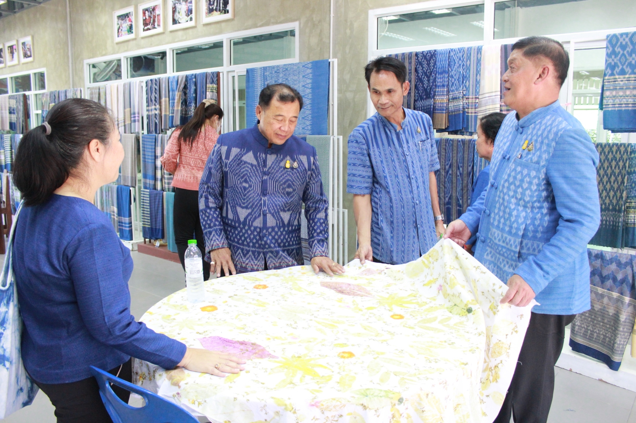 หัวหน้าผู้ตรวจราชการกรมการพัฒนาชุมชน ลงพื้นที่จังหวัดสกลนคร ตรวจติดตามผลปฏิบัติราชการ และการขับเคลื่อนการทำงานตามนโยบายสำคัญของกรมการพัฒนาชุมชน กระทรวงมหาดไทย