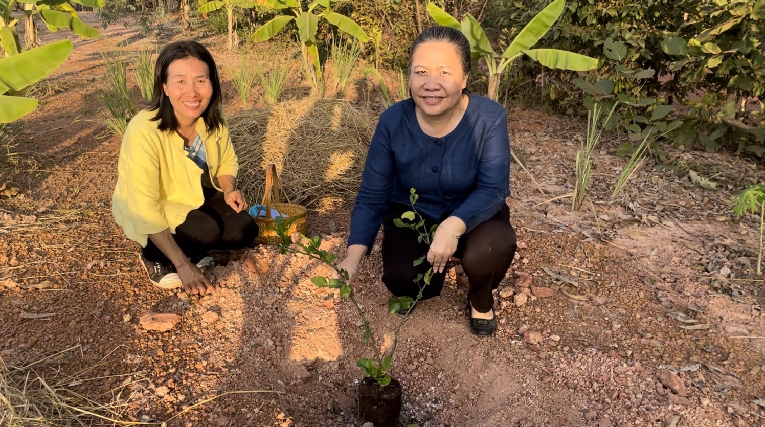 หัวหน้าผู้ตรวจราชการกรมการพัฒนาชุมชน ลงพื้นที่จังหวัดสกลนคร ตรวจติดตามผลปฏิบัติราชการ และการขับเคลื่อนการทำงานตามนโยบายสำคัญของกรมการพัฒนาชุมชน กระทรวงมหาดไทย