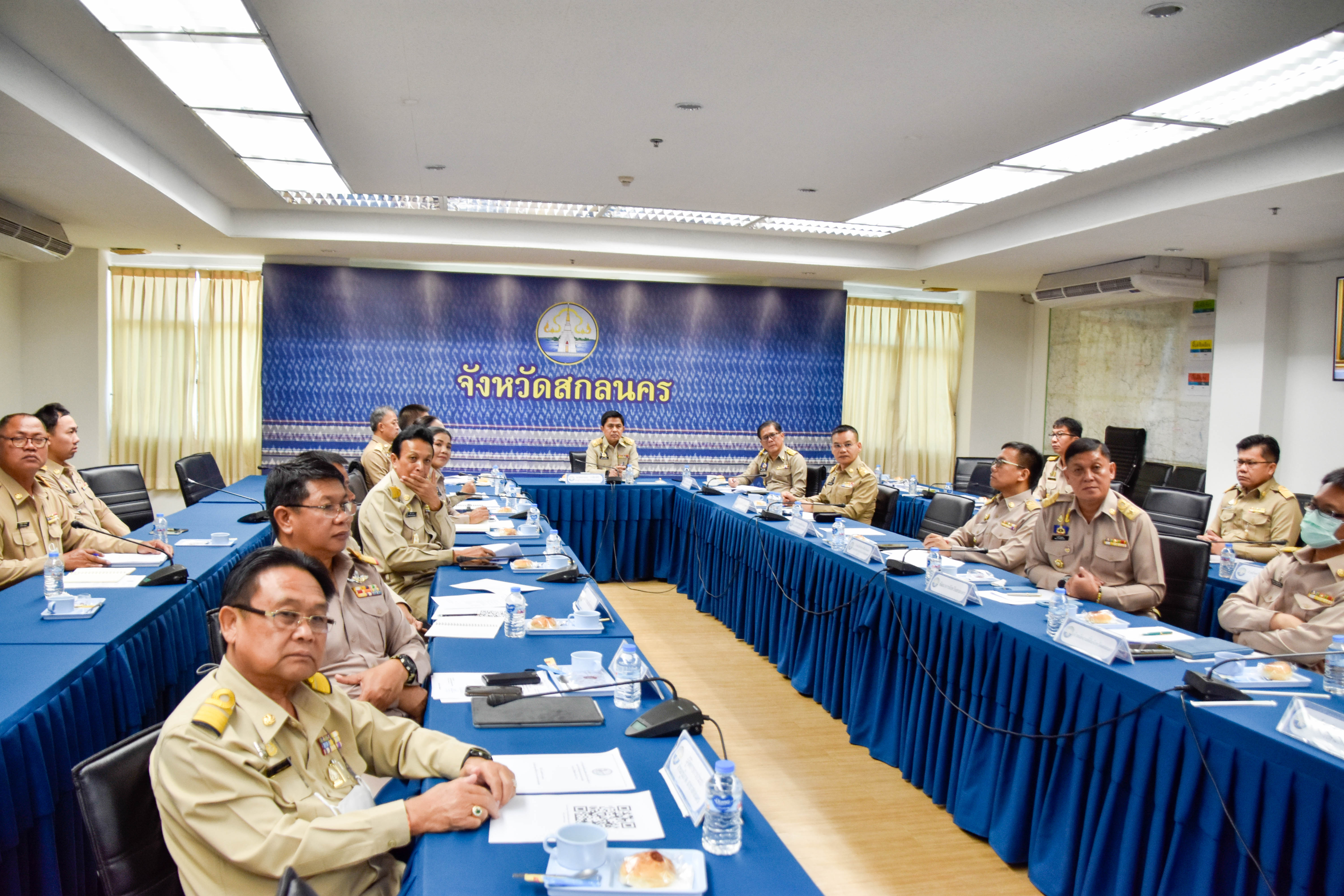 พช.สกลนคร เข้าร่วมการประชุมขับเคลื่อนและติดตามนโยบายของรัฐบาลและภารกิจสำคัญของกระทรวงมหาดไทย ผ่านระบบวีดิทัศน์ทางไกล (VCS)