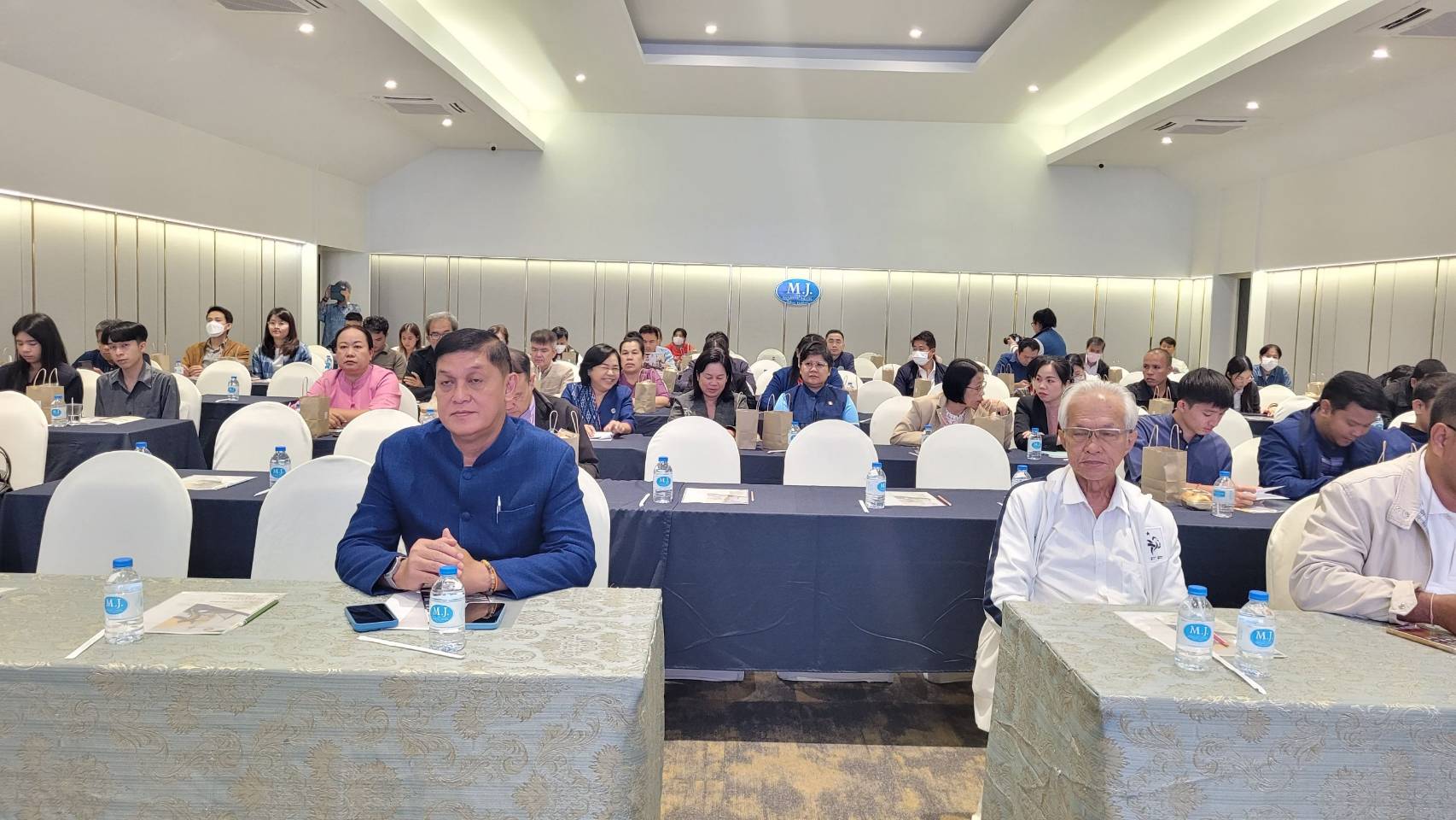 พัฒนาการจังหวัดสกลนคร ร่วมประชุมประชาสัมพันธ์โครงการ ค่าใช้จ่ายในการจ้างออกแบบรายละเอียดโครงการพัฒนาพื้นที่กลุ่มจังหวัดภาคตะวันออกเฉียงเหนือตอนบน 2 ระยะที่ 2