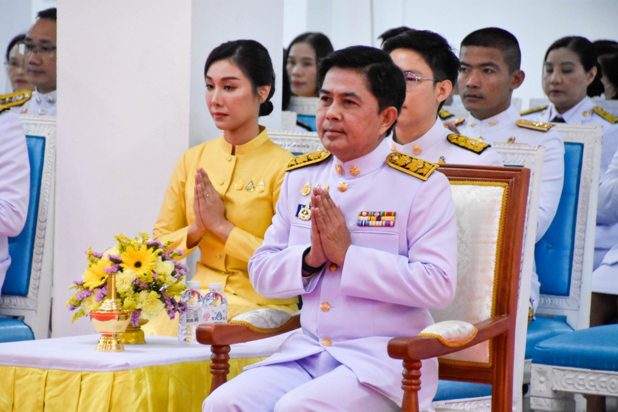 จังหวัดสกลนคร จัดพิธีเจริญพระพุทธมนต์ ทำบุญตักบาตร ถวายพระราชกุศล และพิธีวางพานพุ่มดอกไม้ถวายราชสักการะ เนื่องในวันพ่อแห่งชาติ พ.ศ. 2566