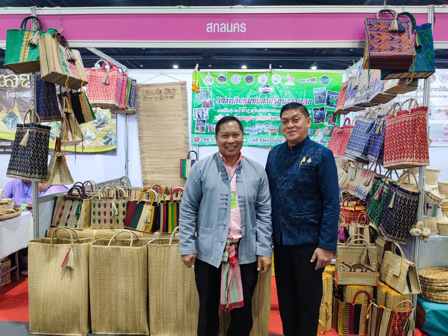 📢พช.สกลนคร : นำผู้ผลิต ผู้ประกอบการ OTOP จังหวัดสกลนคร ร่วมจำหน่ายสินค้าในงาน OTOP City 2023  ช้อปสนุก ส่งท้ายปี สินค้าดีจาก “ภูมิปัญญาไทย” ระหว่างวันที่ 16 – 24 ธันวาคม 2566 ณ อาคารชาเลนเจอร์ 1-3 ศูนย์แสดงสินค้าและการประชุม อิมแพ็ค เมืองทองธานี อำเภอปากเกร็ด จังหวัดนนทบุรี