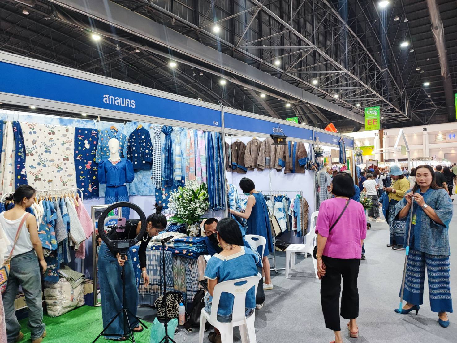 📢พช.สกลนคร : นำผู้ผลิต ผู้ประกอบการ OTOP จังหวัดสกลนคร ร่วมจำหน่ายสินค้าในงาน OTOP City 2023  ช้อปสนุก ส่งท้ายปี สินค้าดีจาก “ภูมิปัญญาไทย” ระหว่างวันที่ 16 – 24 ธันวาคม 2566 ณ อาคารชาเลนเจอร์ 1-3 ศูนย์แสดงสินค้าและการประชุม อิมแพ็ค เมืองทองธานี อำเภอปากเกร็ด จังหวัดนนทบุรี