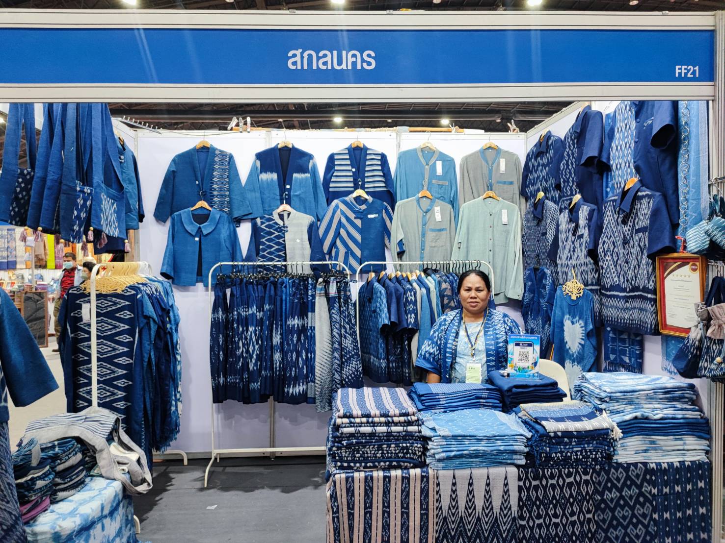 📢พช.สกลนคร : นำผู้ผลิต ผู้ประกอบการ OTOP จังหวัดสกลนคร ร่วมจำหน่ายสินค้าในงาน OTOP City 2023  ช้อปสนุก ส่งท้ายปี สินค้าดีจาก “ภูมิปัญญาไทย” ระหว่างวันที่ 16 – 24 ธันวาคม 2566 ณ อาคารชาเลนเจอร์ 1-3 ศูนย์แสดงสินค้าและการประชุม อิมแพ็ค เมืองทองธานี อำเภอปากเกร็ด จังหวัดนนทบุรี