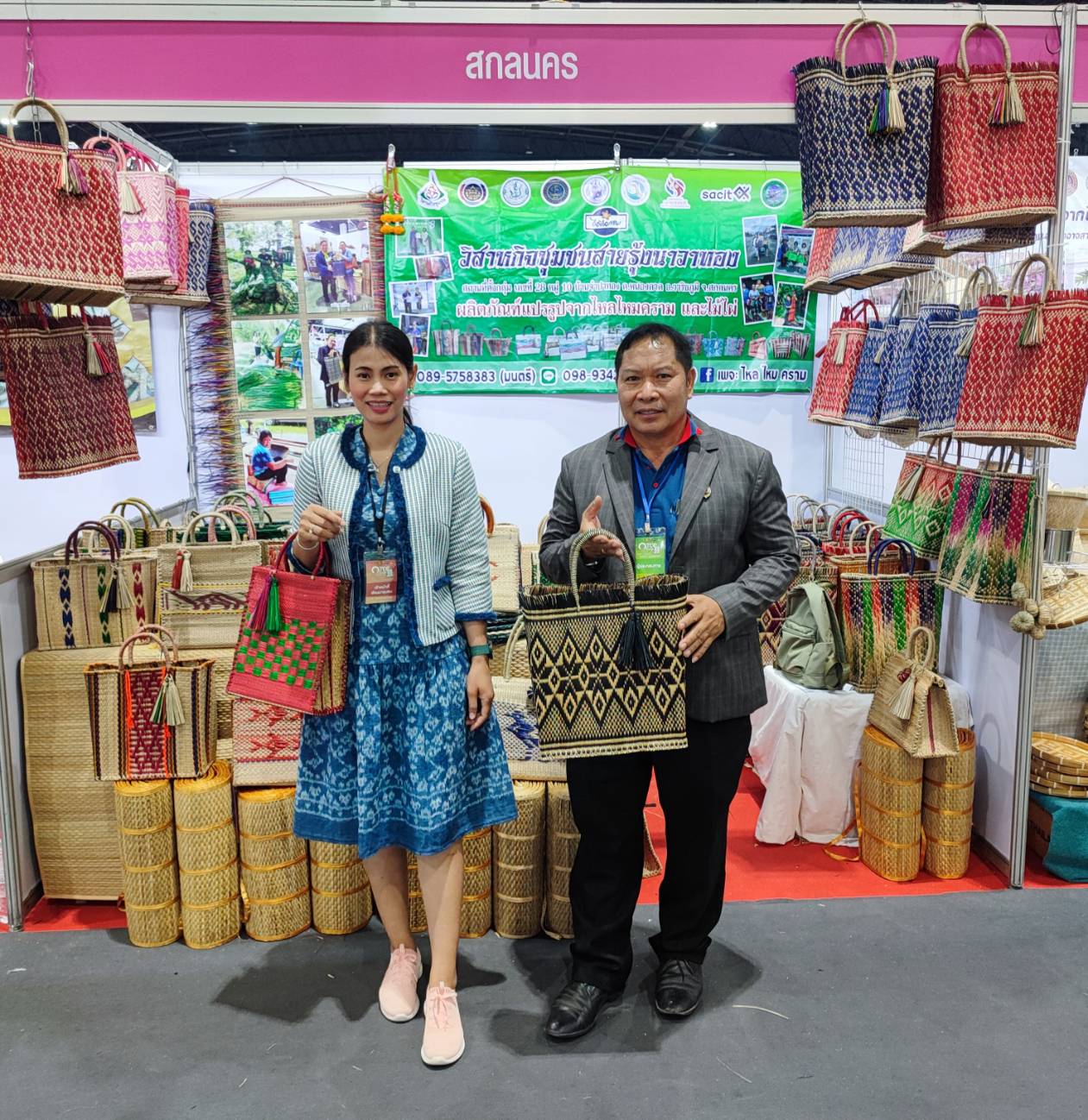 พช.สกลนคร : “นาทีทอง” พิเศษ ลดสุดๆ ทั้งถูกทั้งแถม ทุกวันๆ ละ 2 รอบ เวลา 12.00-13.00 น. และ 17.00-18.00 ในงาน OTOP City 2023 ช้อปสนุก ส่งท้ายปี สินค้าดีจาก “ภูมิปัญญาไทย”