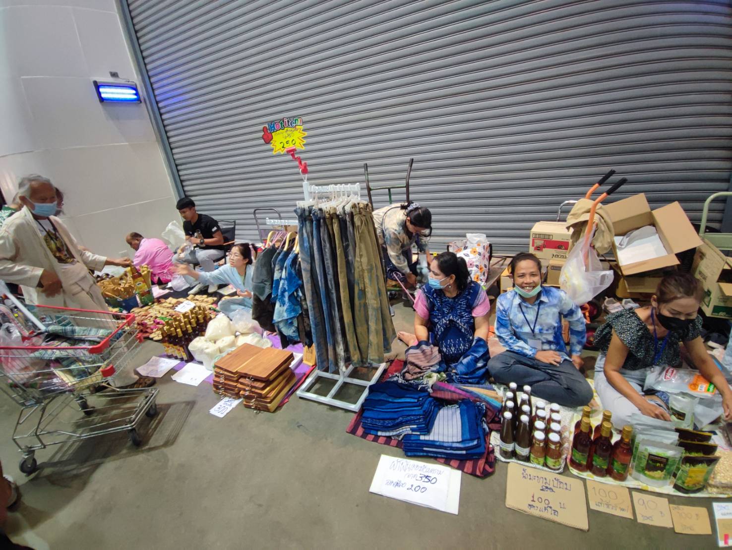 พช.สกลนคร : “นาทีทอง” พิเศษ ลดสุดๆ ทั้งถูกทั้งแถม ทุกวันๆ ละ 2 รอบ เวลา 12.00-13.00 น. และ 17.00-18.00 ในงาน OTOP City 2023 ช้อปสนุก ส่งท้ายปี สินค้าดีจาก “ภูมิปัญญาไทย”