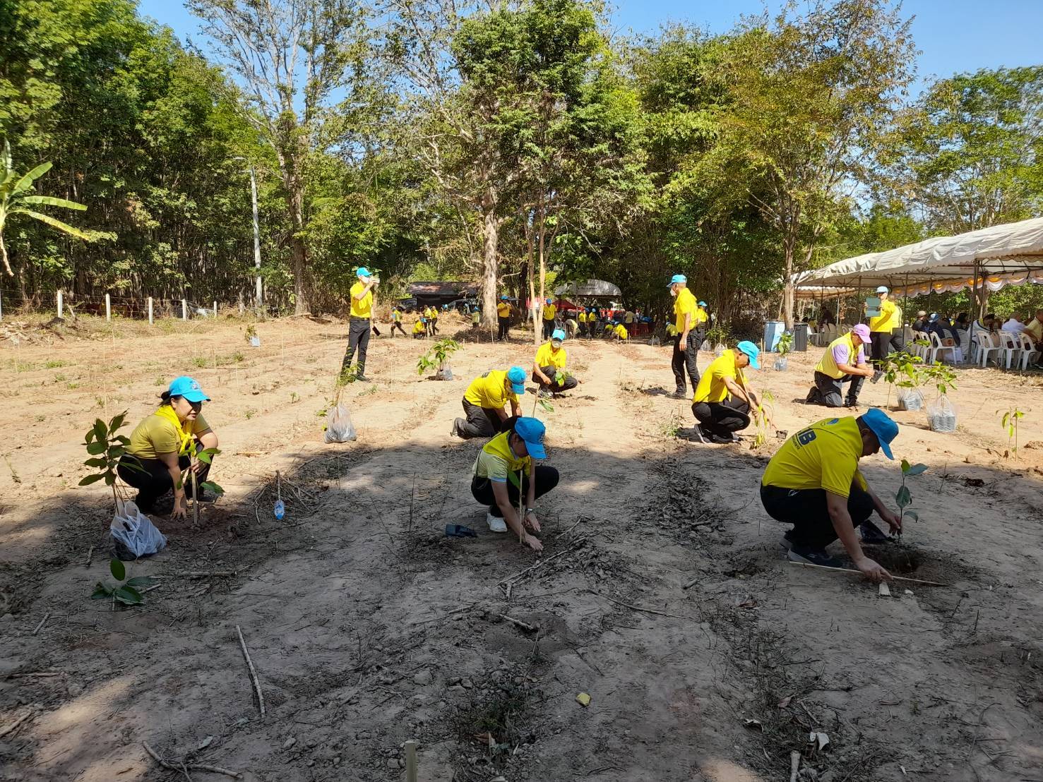 📢จังหวัดสกลนคร : ร่วมกิจกรรมจิตอาสาพระราชทาน ในโครงการจิตอาสาพัฒนาวัดป่าสุทธาวาสเฉลิมพระเกียรติ (หลวงปู่มั่น) บ้านลาดสมบูรณ์ใหม่ จังหวัดสกลนคร