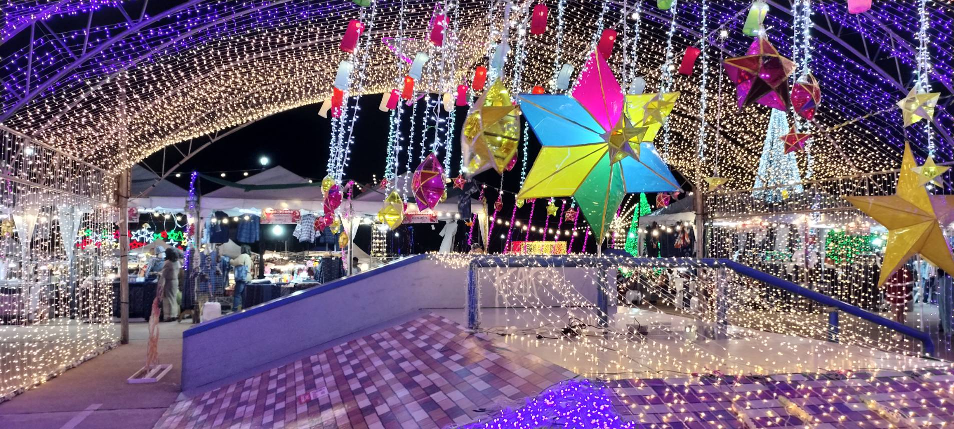 พช.สกลนคร : ชวนเที่ยวประเพณีแห่ดาวคริสต์มาส เสน่ห์แห่งสีสัน เทศกาลแห่งศรัทธา ระหว่างวันที่ ๒๑ – ๒๕ ธันวาคม ๒๕๖๖ ณ ลานพระบรมราชานุสารรีย์ รัชกาลที่ ๕