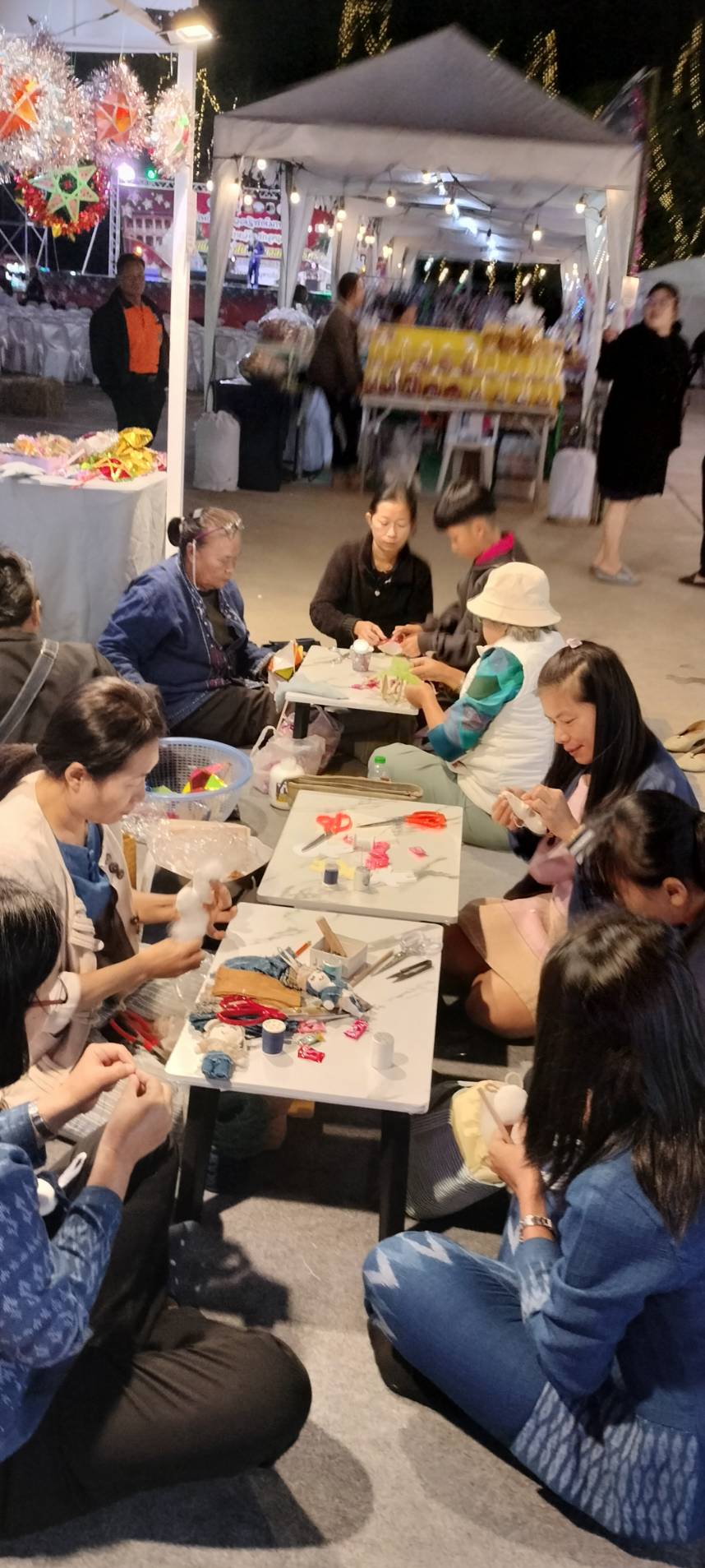 พช.สกลนคร : ชวนเที่ยวประเพณีแห่ดาวคริสต์มาส เสน่ห์แห่งสีสัน เทศกาลแห่งศรัทธา ระหว่างวันที่ ๒๑ – ๒๕ ธันวาคม ๒๕๖๖ ณ ลานพระบรมราชานุสารรีย์ รัชกาลที่ ๕
