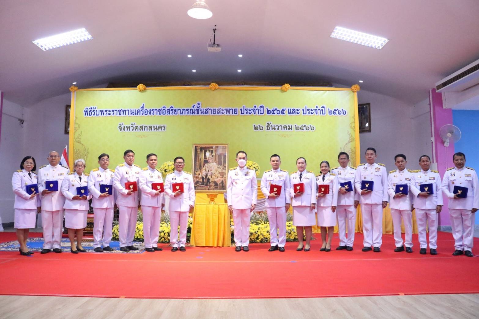 📢พช.สกลนคร : เข้ารับพระราชทานเครื่องราชอิสริยาภรณ์ชั้นสายสะพาย