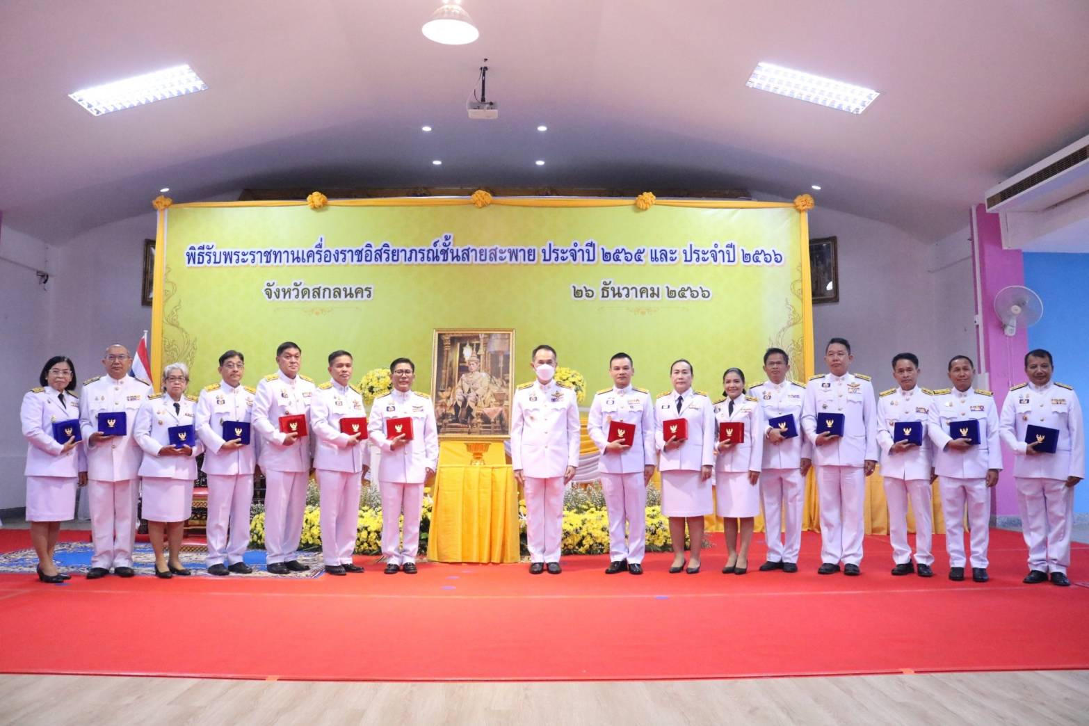 📢พช.สกลนคร : เข้ารับพระราชทานเครื่องราชอิสริยาภรณ์ชั้นสายสะพาย