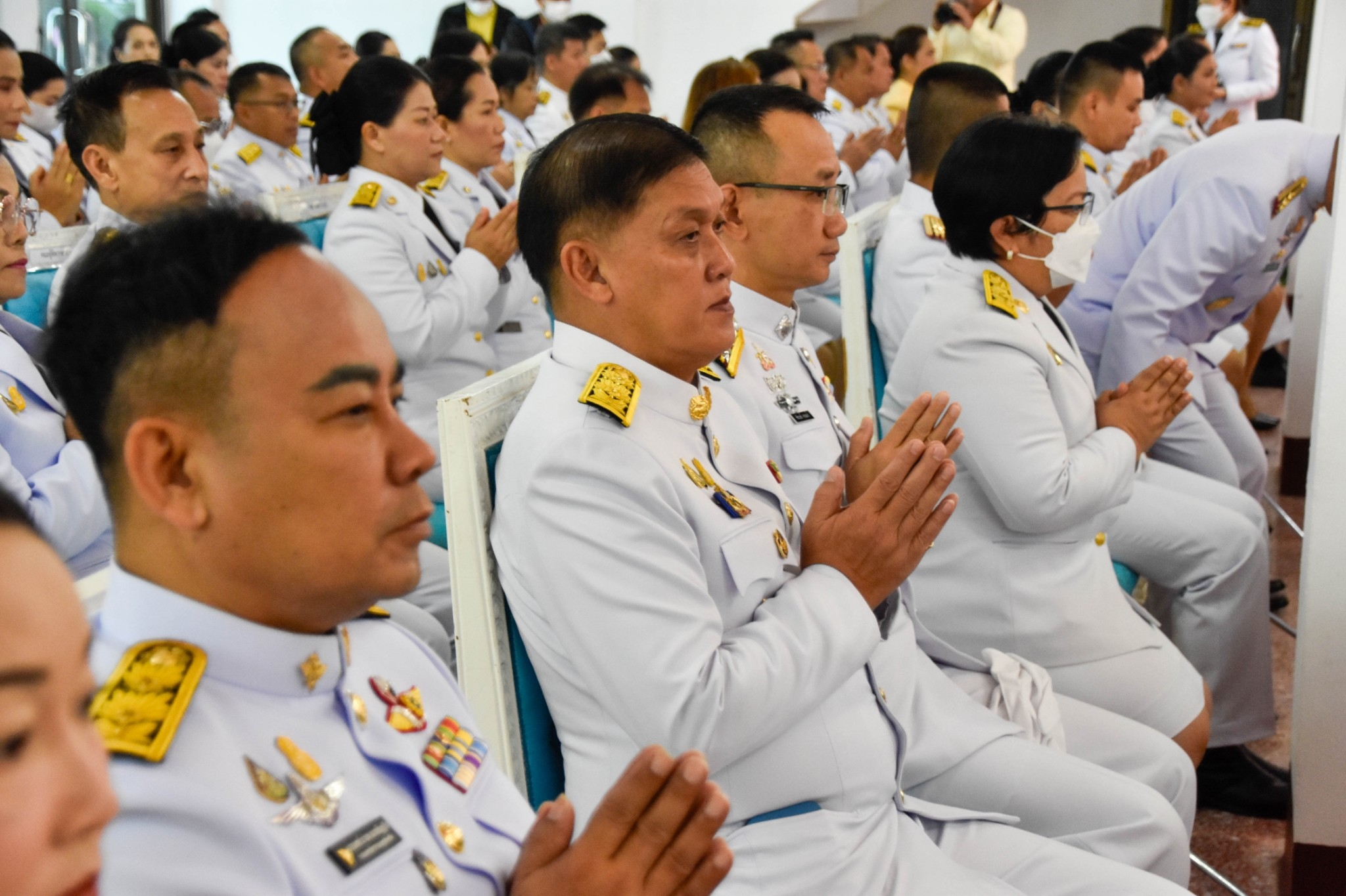 จังหวัดสกลนคร จัดพิธีเจริญพระพุทธมนต์ ทำบุญตักบาตร ถวายพระราชกุศล และพิธีวางพานพุ่มดอกไม้ถวายราชสักการะ เนื่องในวันพ่อแห่งชาติ พ.ศ. 2566