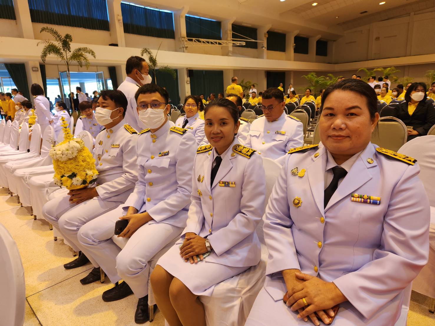จังหวัดสกลนคร จัดพิธีเจริญพระพุทธมนต์ ทำบุญตักบาตร ถวายพระราชกุศล และพิธีวางพานพุ่มดอกไม้ถวายราชสักการะ เนื่องในวันพ่อแห่งชาติ พ.ศ. 2566