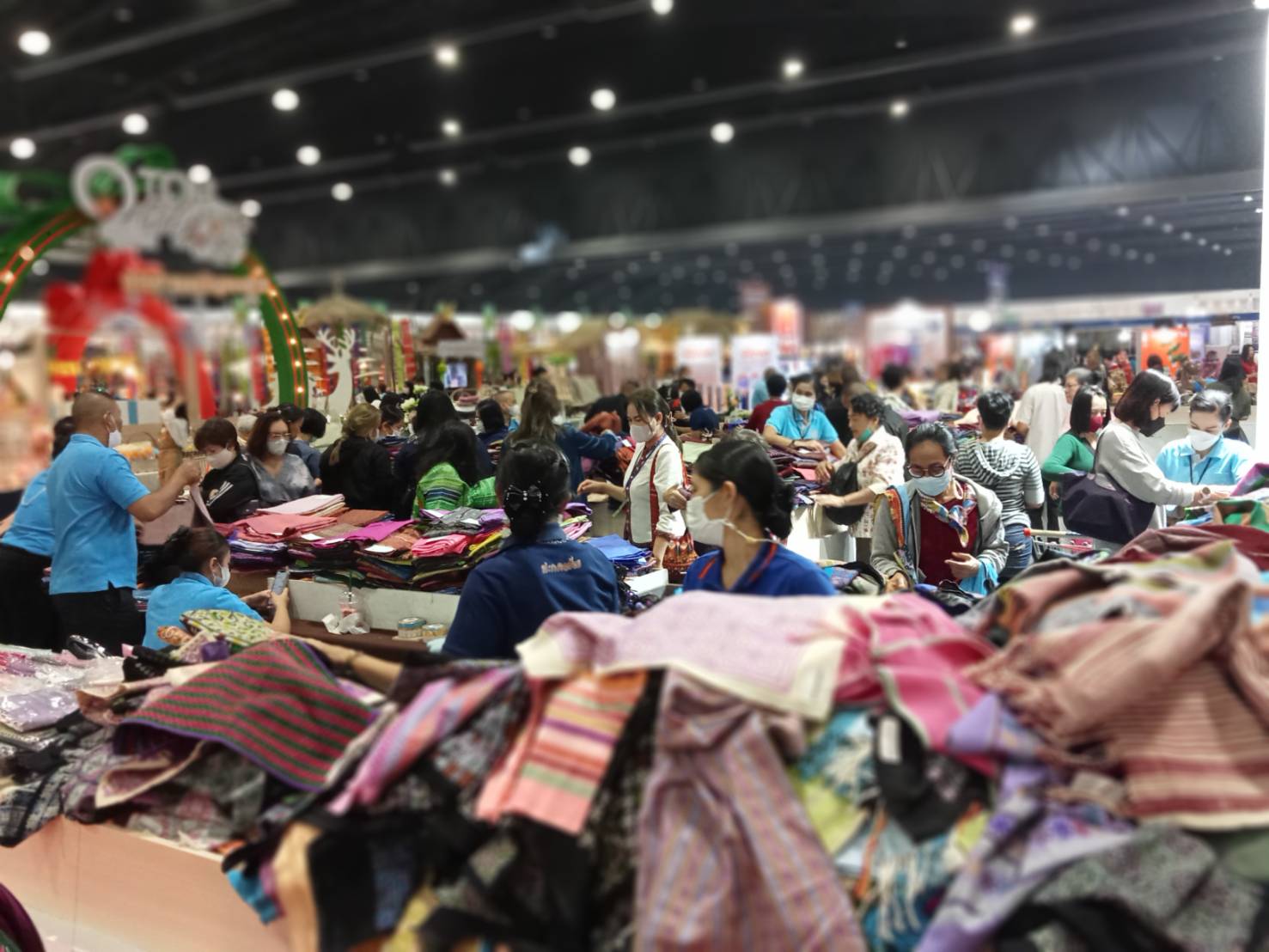 📢พช.สกลนคร : วันสุดท้ายของงาน OTOP City 2023 ช้อปสนุก ส่งท้ายปี สินค้าดีจาก “ภูมิปัญญาไทย” ผู้ผลิต ผู้ประกอบการ OTOP สร้างรายได้ส่งท้ายปี 8,637,097 ปี 2024พบกันใหม่