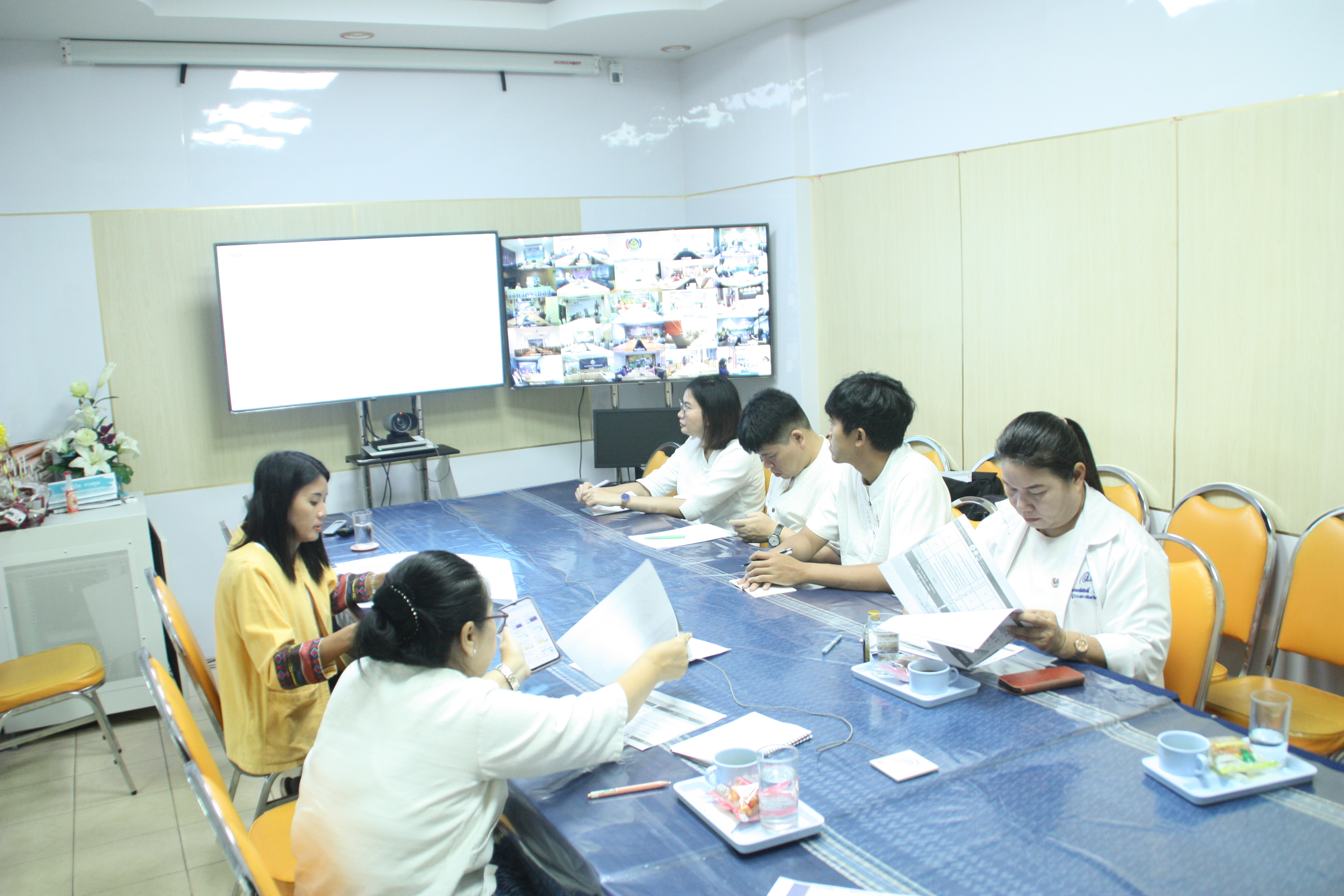 พช.สกลนคร : ร่วมประชุมโครงการการดำเนินงานตามมาตรการปรับปรุง ประสิทธิภาพในการปฏิบัติราชการของกรมการพัฒนาชุมชน ประจำปีงบประมาณ พ.ศ. ๒๕๖๗ กิจกรรมที่ ๑ ประชุมเชิงปฏิบัติการการดำเนินงานตามมาตรการปรับปรุงประสิทธิภาพในการปฏิบัติราชการ ประจำปี งบประมาณ พ.ศ. ๒๕๖๗ ผ่านระบบวีดิทัศน์ทางไกล