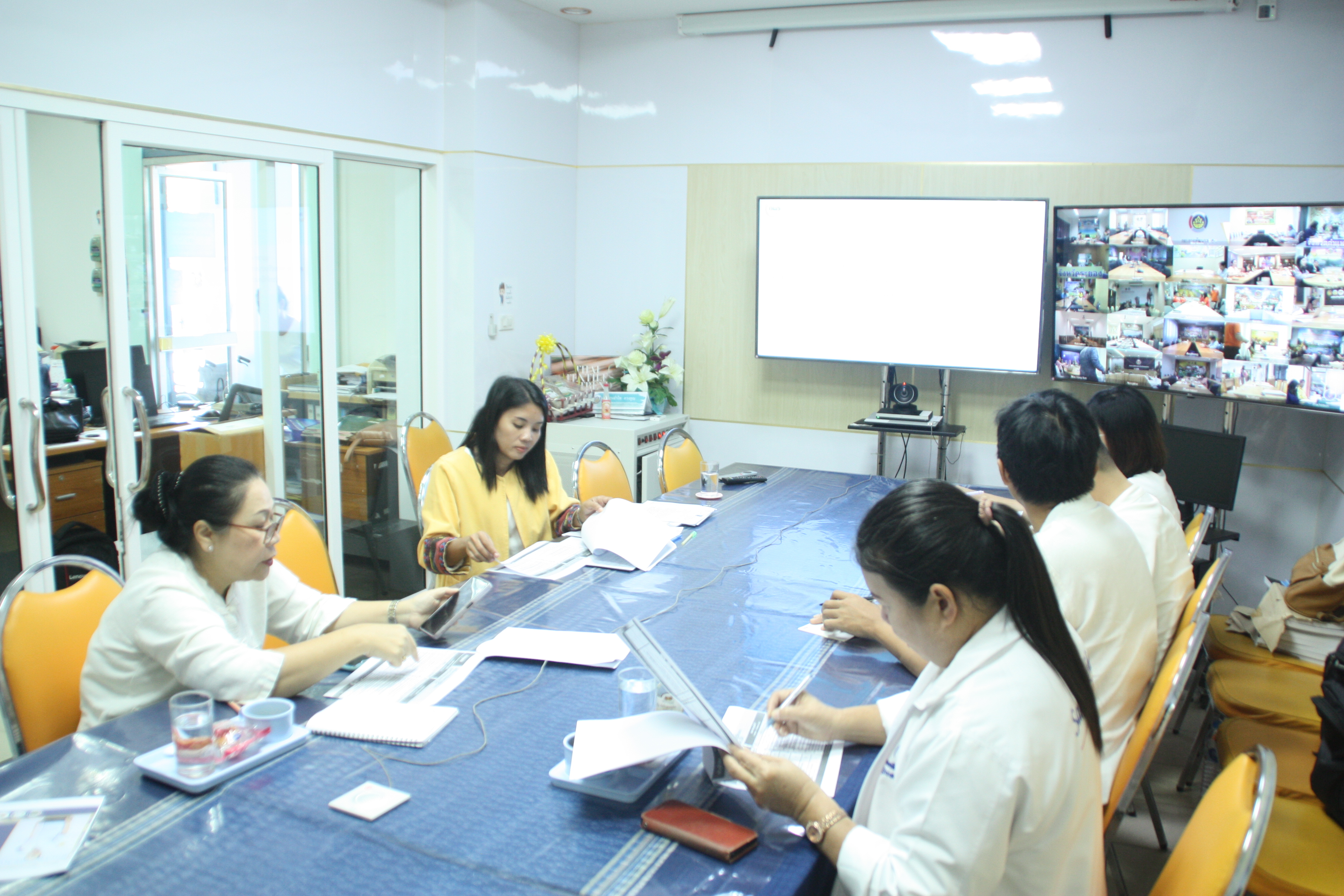 พช.สกลนคร : ร่วมประชุมโครงการการดำเนินงานตามมาตรการปรับปรุง ประสิทธิภาพในการปฏิบัติราชการของกรมการพัฒนาชุมชน ประจำปีงบประมาณ พ.ศ. ๒๕๖๗ กิจกรรมที่ ๑ ประชุมเชิงปฏิบัติการการดำเนินงานตามมาตรการปรับปรุงประสิทธิภาพในการปฏิบัติราชการ ประจำปี งบประมาณ พ.ศ. ๒๕๖๗ ผ่านระบบวีดิทัศน์ทางไกล