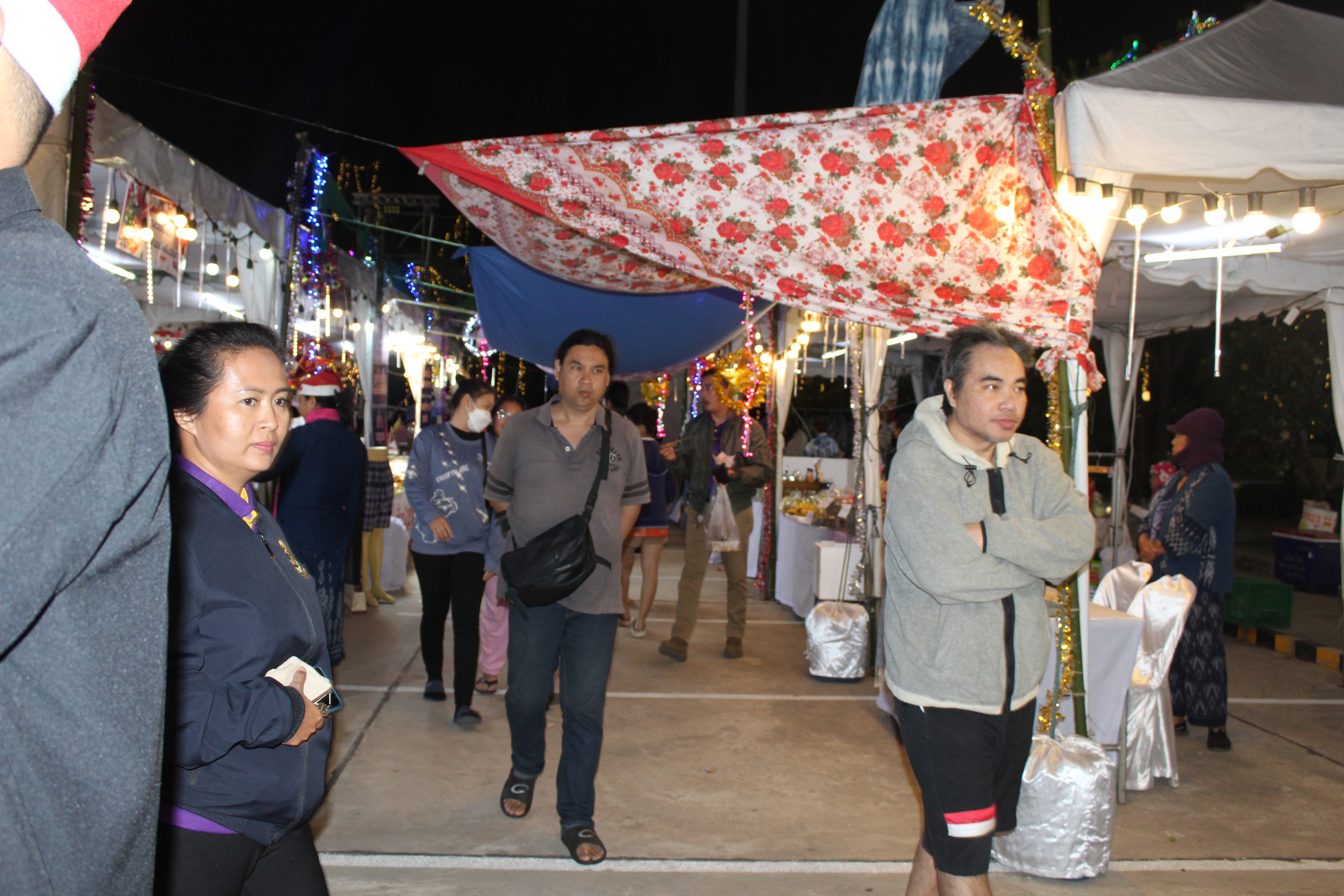 📢พช.สกลนคร : ส่งเสริมงานประเพณีสำคัญจังหวัดสกลนคร ฮีต ๑๒ คอง ๑๔ เที่ยวได้ตลอดปี กิจกรรมสาธิต และจำหน่ายสินค้าจากชุมชนคุณธรรม และการแสดงศิลปวัฒนธรรม ณ ลานพระบรมราชานุสารรีย์ รัชกาลที่ ๕