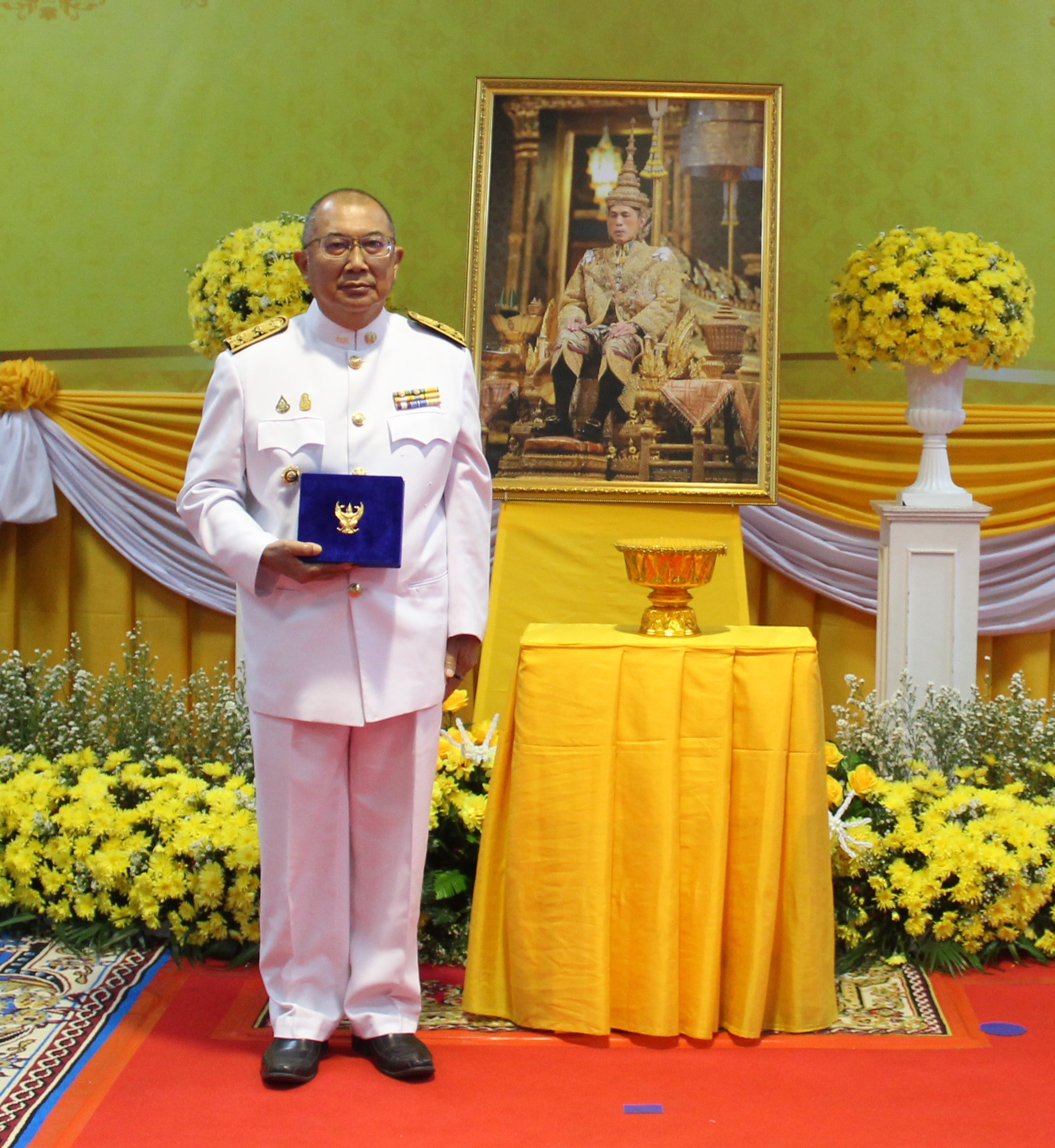 📢พช.สกลนคร : เข้ารับพระราชทานเครื่องราชอิสริยาภรณ์ชั้นสายสะพาย