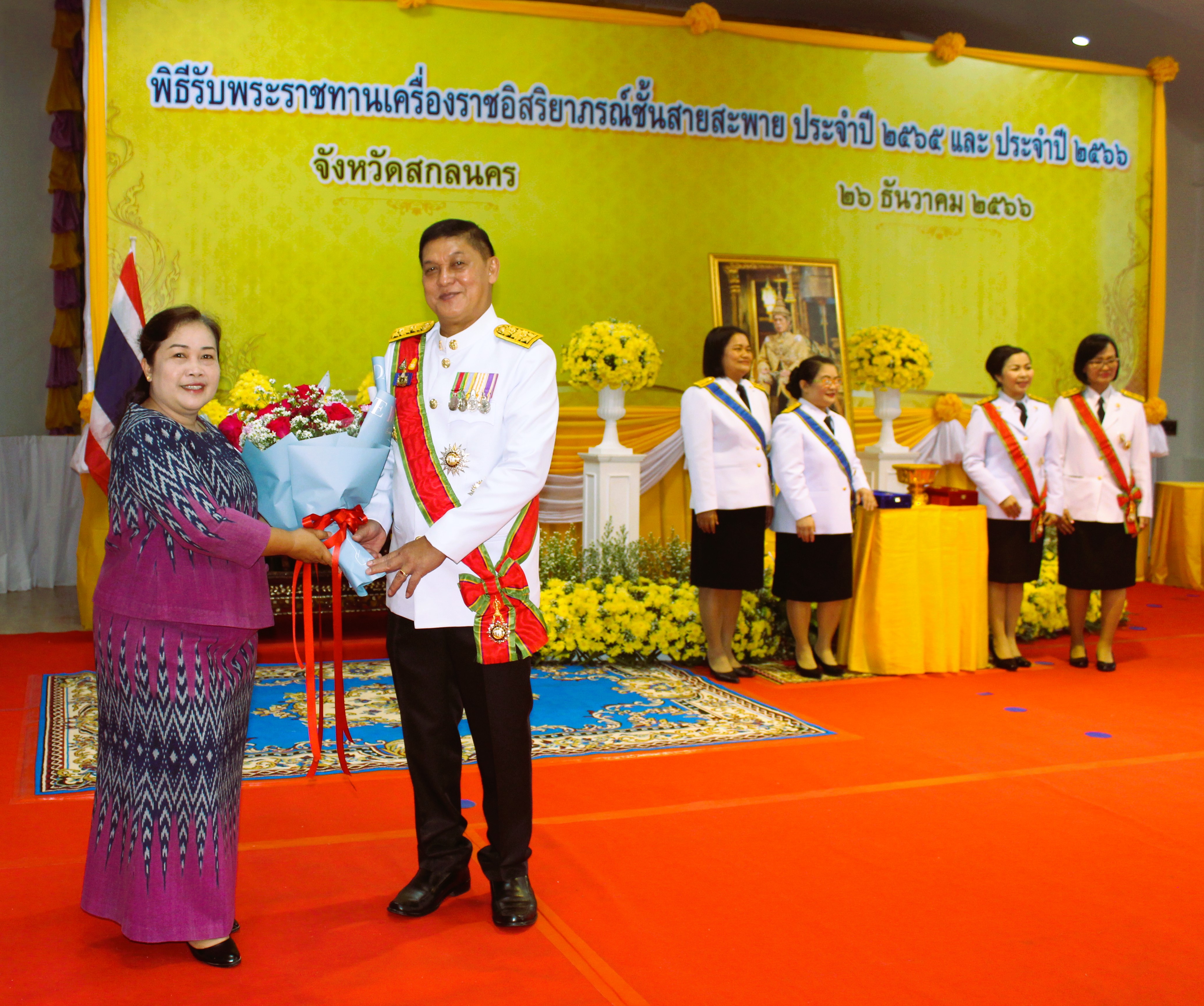 📢พช.สกลนคร : เข้ารับพระราชทานเครื่องราชอิสริยาภรณ์ชั้นสายสะพาย
