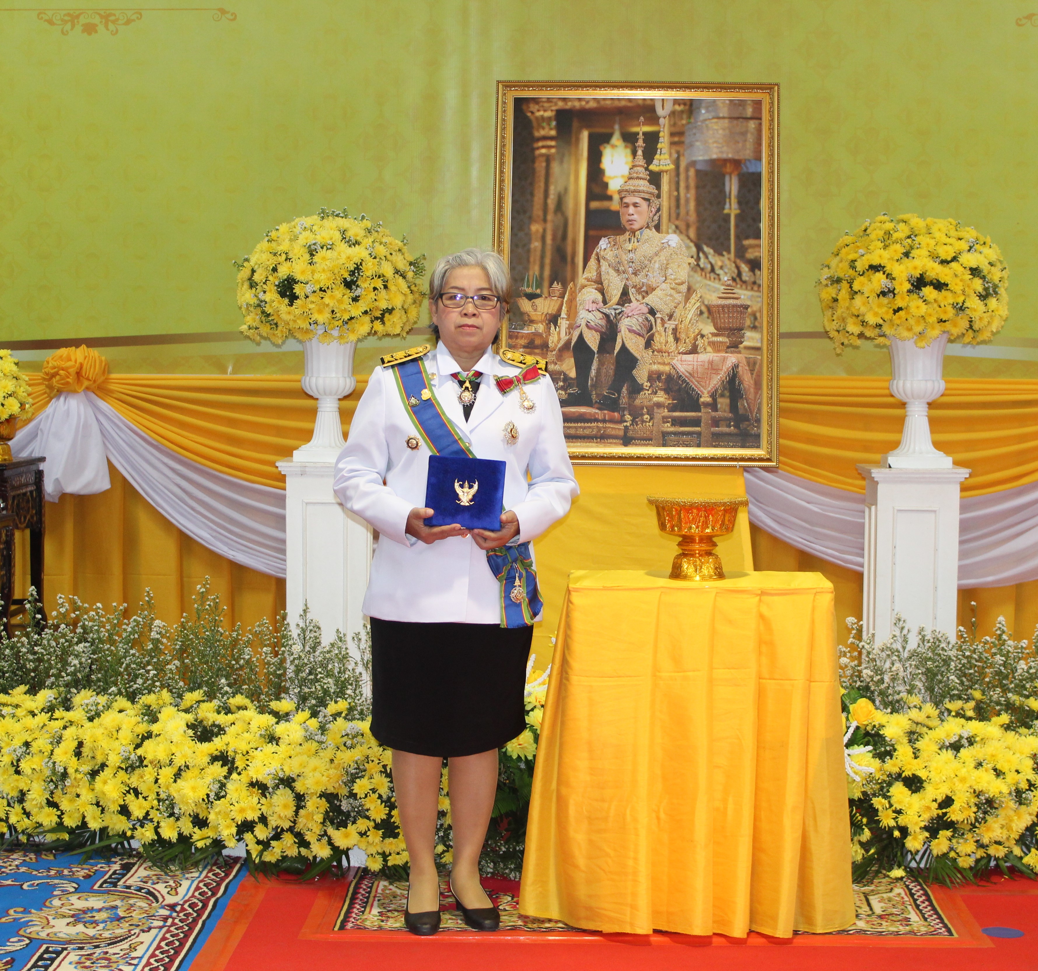 📢พช.สกลนคร : เข้ารับพระราชทานเครื่องราชอิสริยาภรณ์ชั้นสายสะพาย