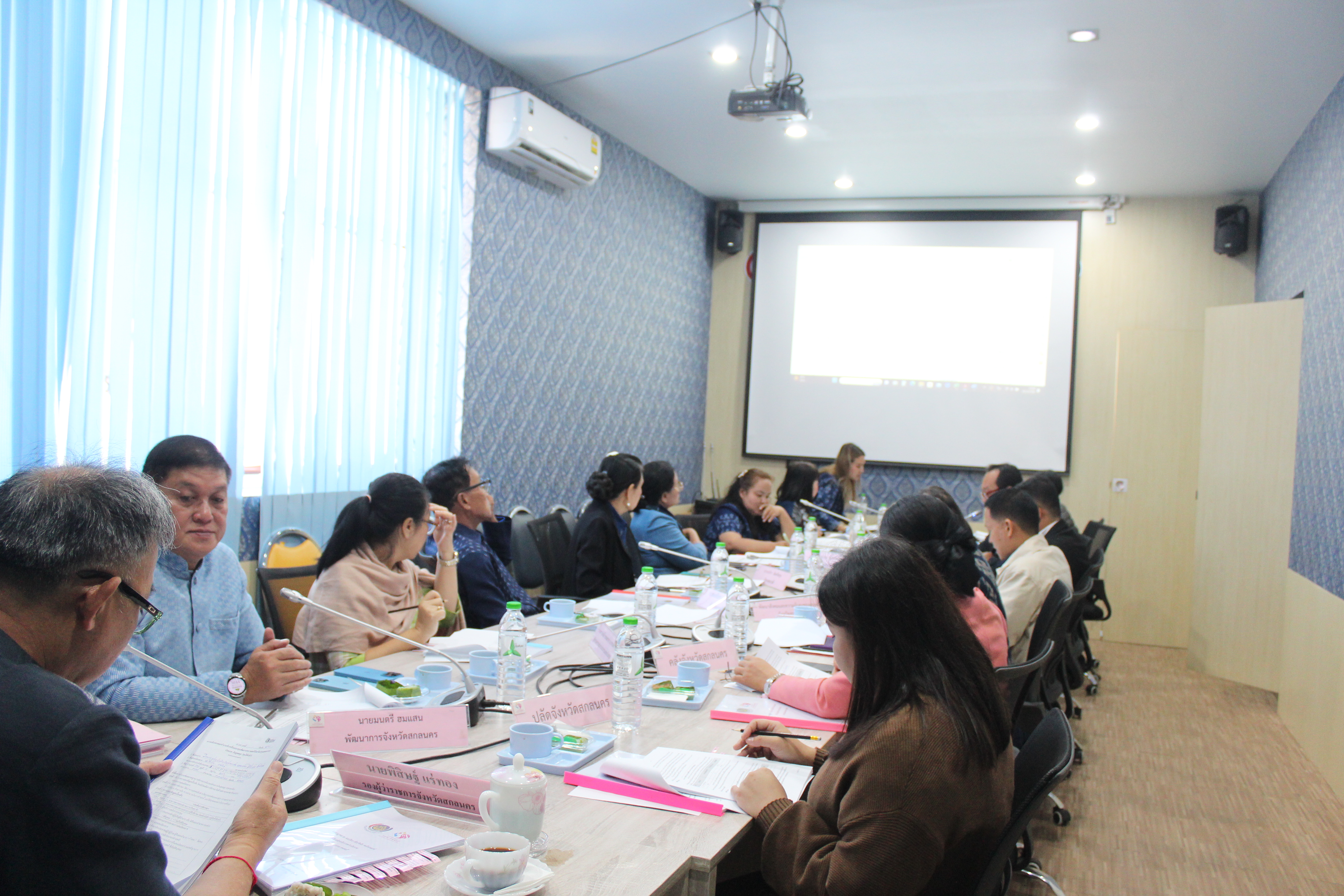 📢พช.สกลนคร : ประชุมคณะอนุกรรมการบริหารกองทุนพัฒนาบทบาทสตรี ระดับจังหวัด จังหวัดสกลนคร ครั้งที่ ๑๐/๒๕๖๖ ณ ห้องประชุมสำนักงานเลขานุการคณะกรรมการบริหารกองทุนพัฒนาบทบาทสตรีจังหวัดสกลนคร