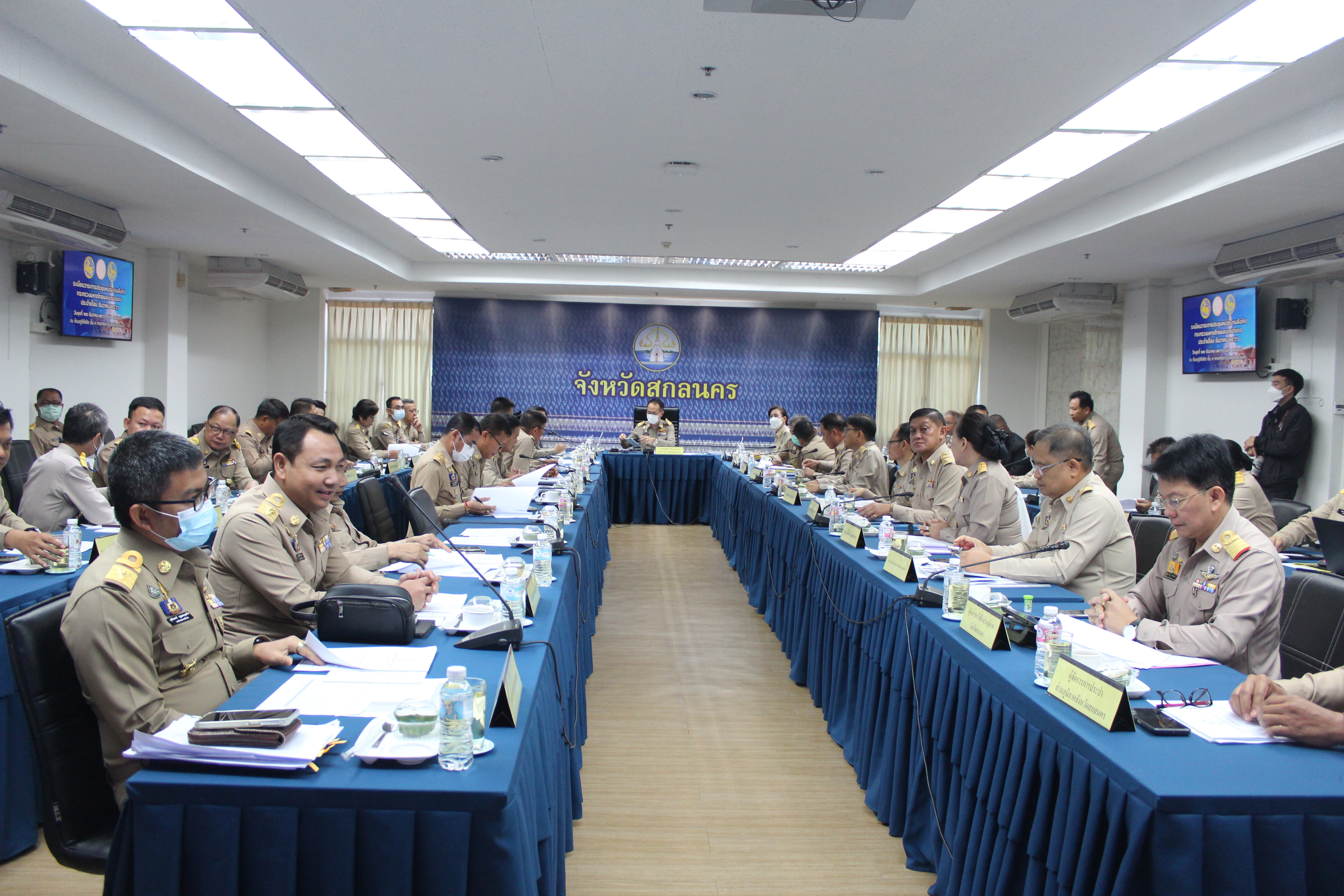📢พช.สกลนคร : ร่วมประชุมประชุมหน่วยงานสังกัดกระทรวงมหาดไทยและนายอำเภอ ณ ห้องภูริทัตโต ชั้น ๓ ศาลากลางจังหวัดสกลนคร