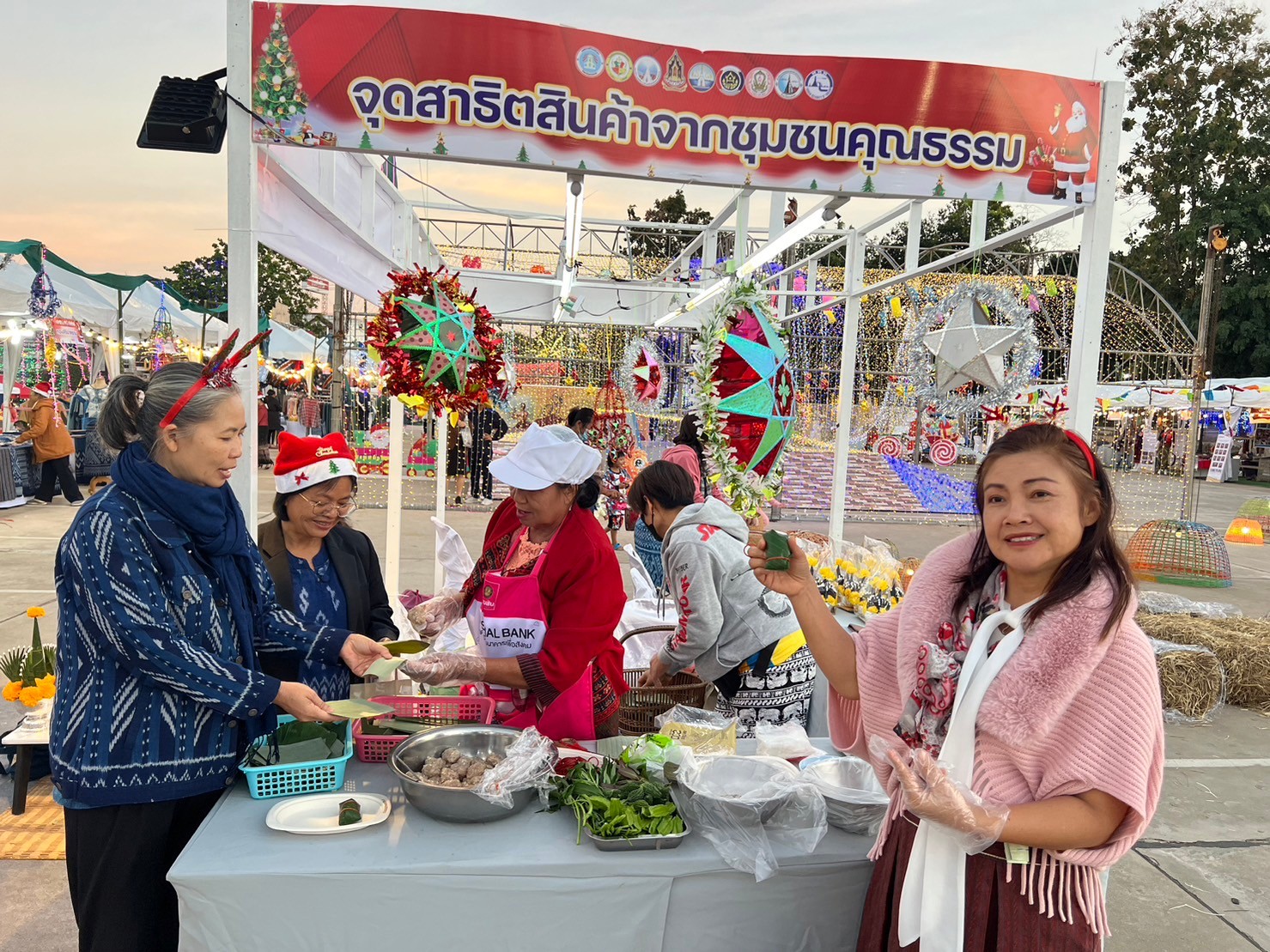📢พช.สกลนคร : เปิดโครงการส่งเสริมงานประเพณีสำคัญจังหวัดสกลนคร ฮีต ๑๒ คอง ๑๔ เที่ยวได้ตลอดปี กิจกรรมสาธิต และจำหน่ายสินค้าจากชุมชนคุณธรรม และการแสดงศิลปวัฒนธรรม ณ ลานพระบรมราชานุสารรีย์ รัชกาลที่ ๕