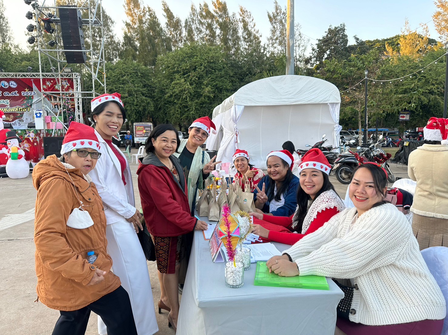📢พช.สกลนคร : เปิดโครงการส่งเสริมงานประเพณีสำคัญจังหวัดสกลนคร ฮีต ๑๒ คอง ๑๔ เที่ยวได้ตลอดปี กิจกรรมสาธิต และจำหน่ายสินค้าจากชุมชนคุณธรรม และการแสดงศิลปวัฒนธรรม ณ ลานพระบรมราชานุสารรีย์ รัชกาลที่ ๕